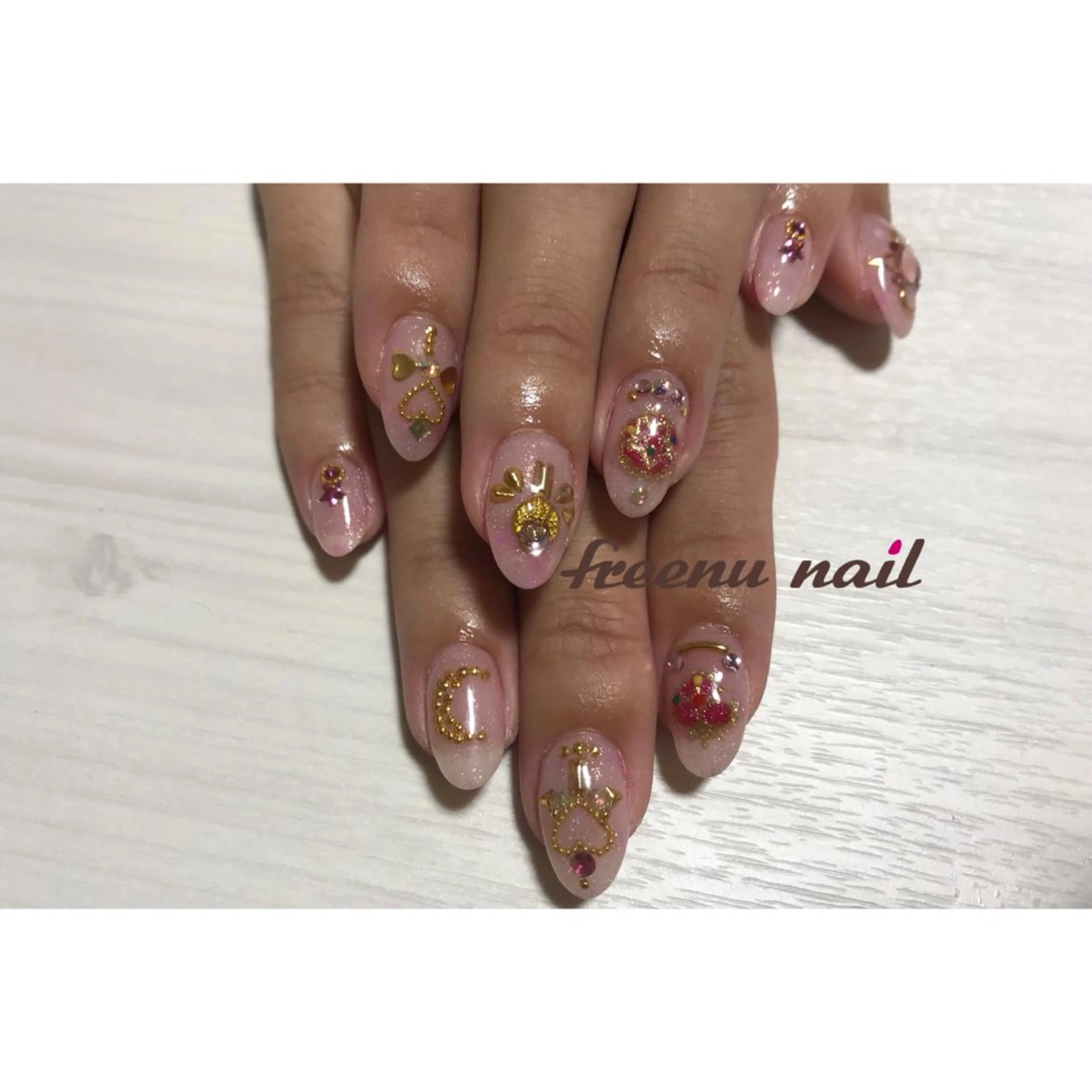 ネイル ラメ(グリッター) ピンク freenu nail【24H】のネイルデザイン