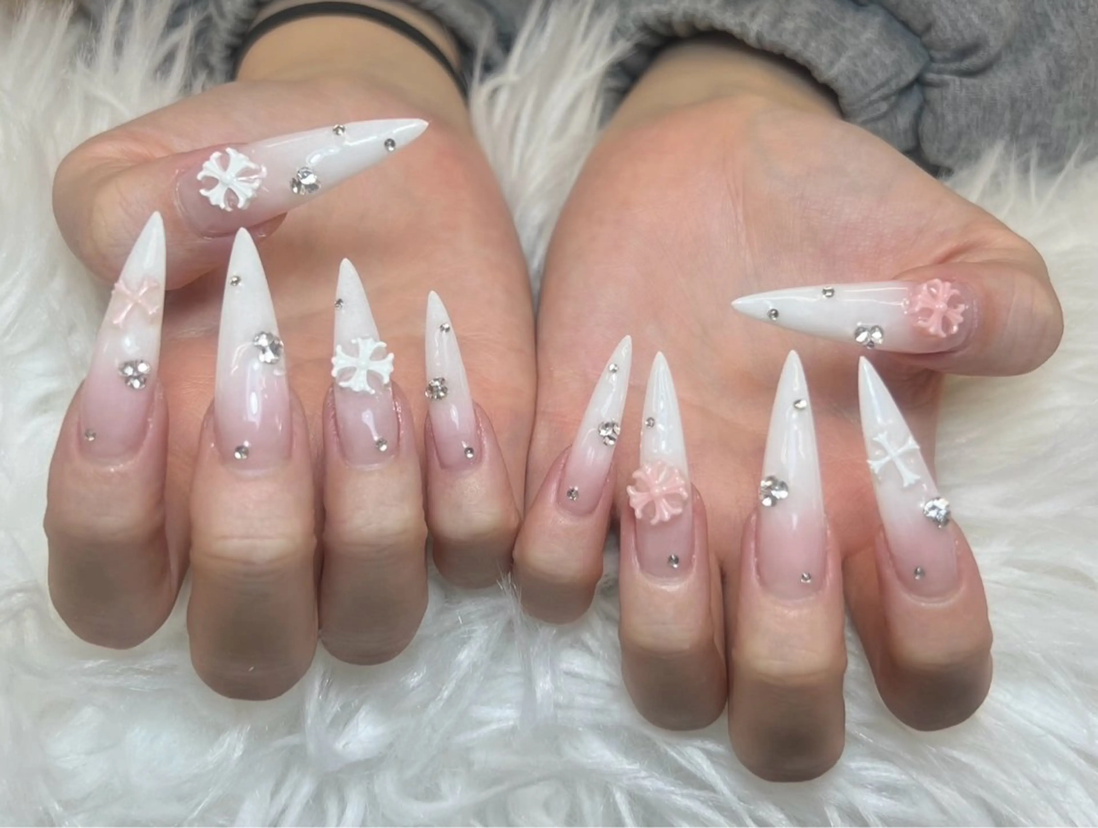 ネイル アートネイル オーロラネイル チークネイル 長さ出し フットネイル Miya _nailのネイルデザイン