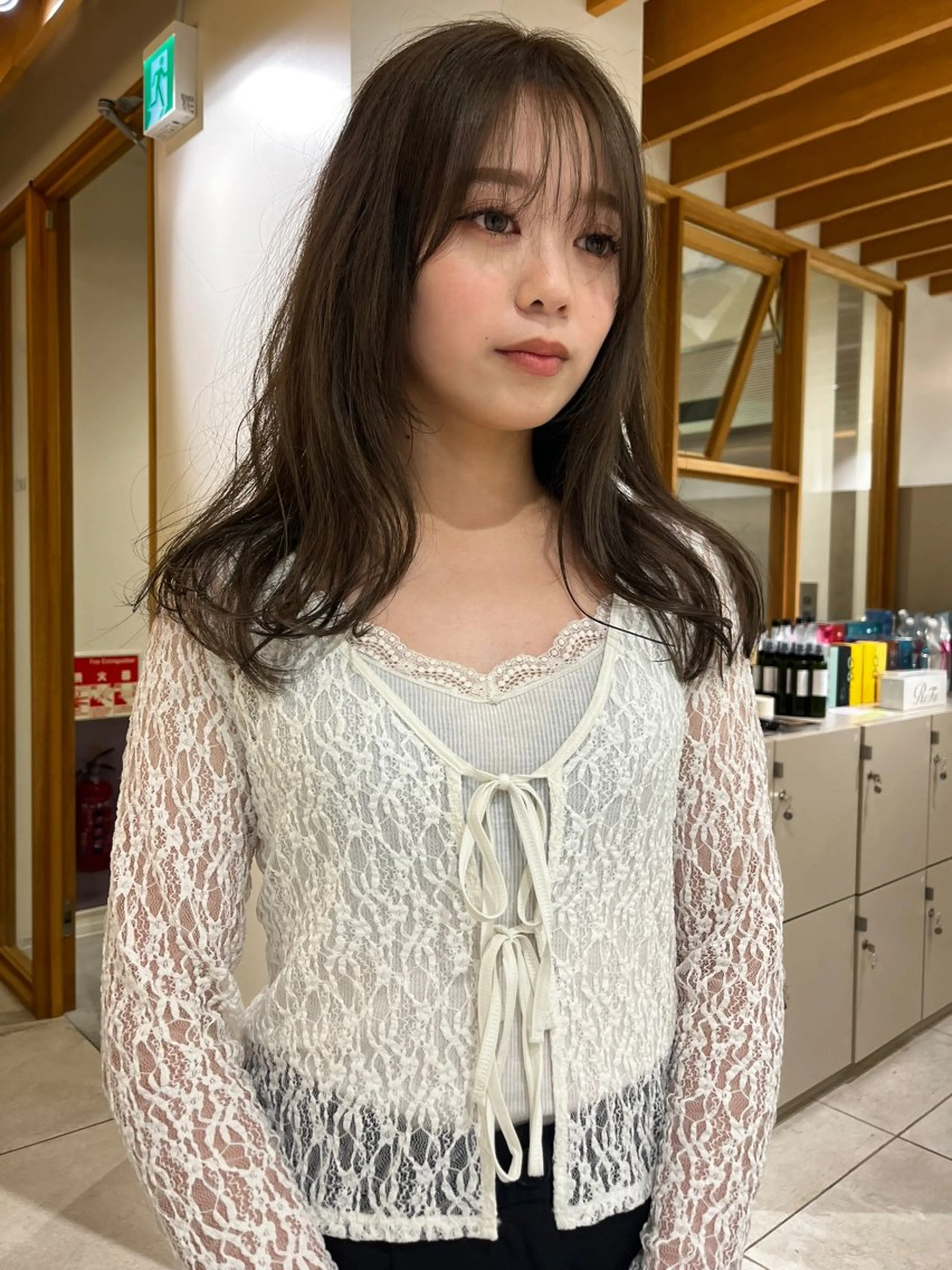 セミロング カラー ベージュカラー ブリーチ 透明感カラー ダブルカラー ブリーチなしカラー カットモデル/ 髪質改善/みわのヘアスタイル