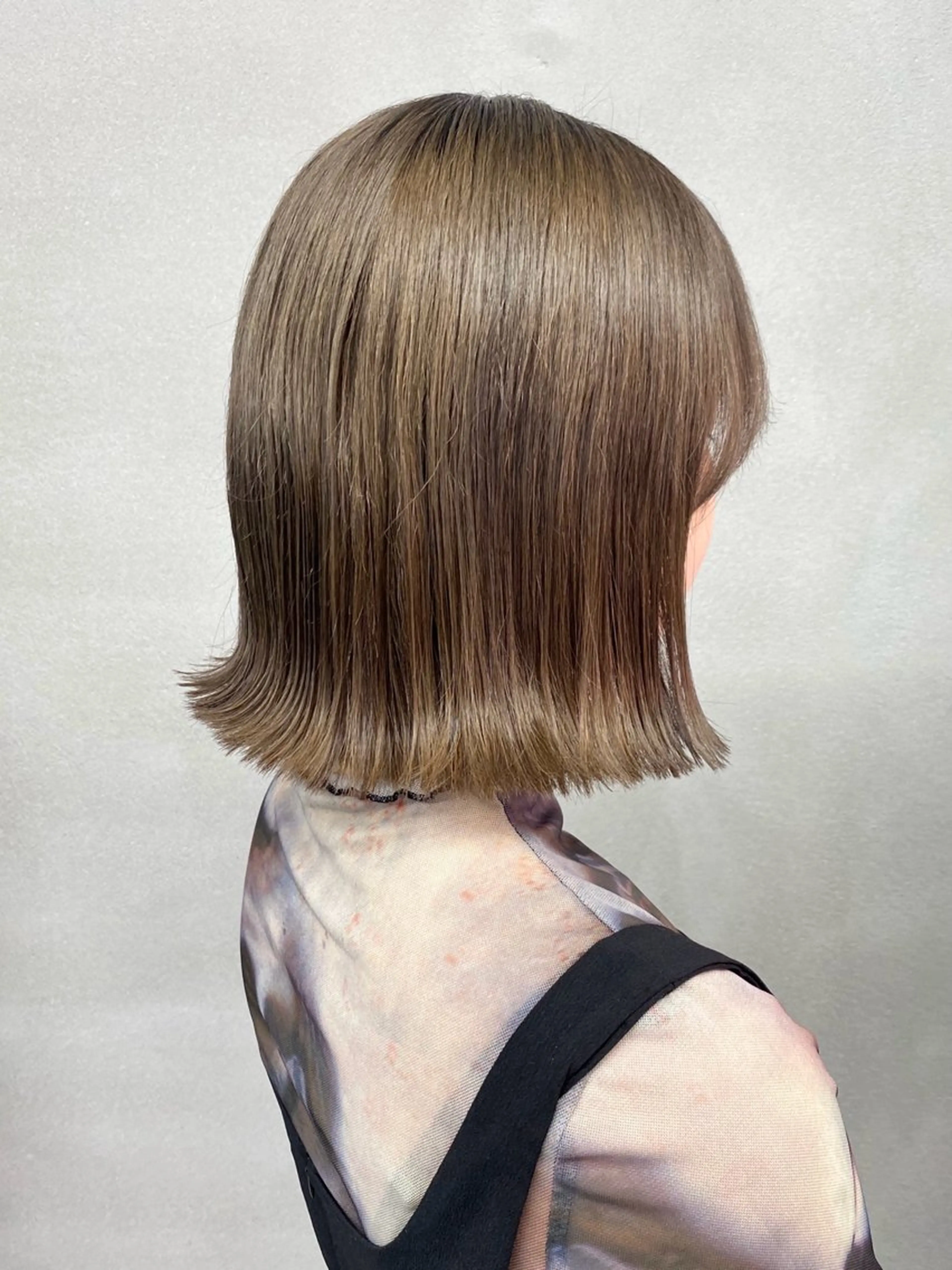 ショート カラー ブリーチ デザインカラー グレージュ オリーブグレージュ オリーブグレー 柏 デザインカラー/ レイヤー🐣シオリのヘアスタイル