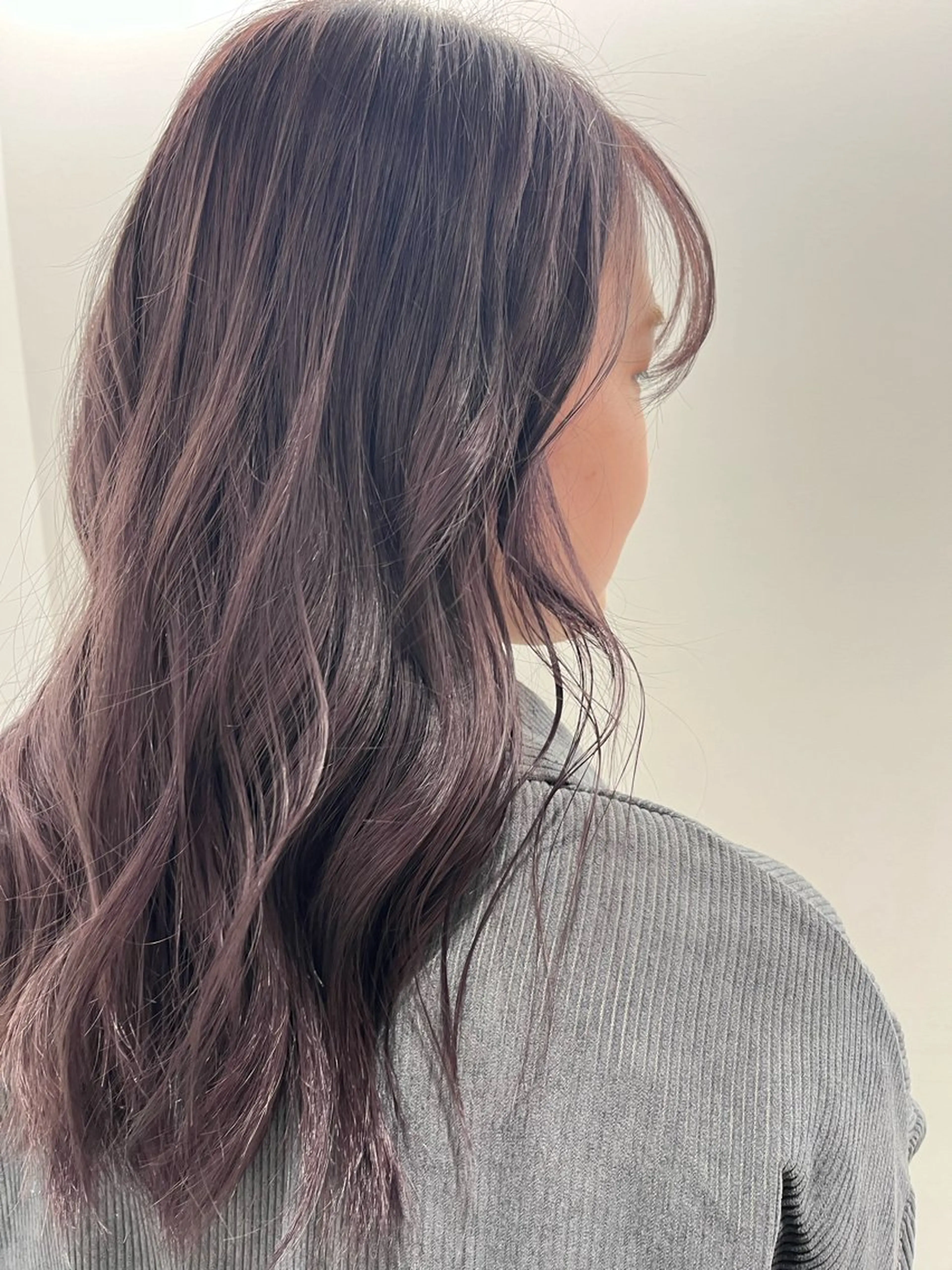 セミロング カラー ブリーチ ラベンダーカラー 宝徳 伶奈のヘアスタイル