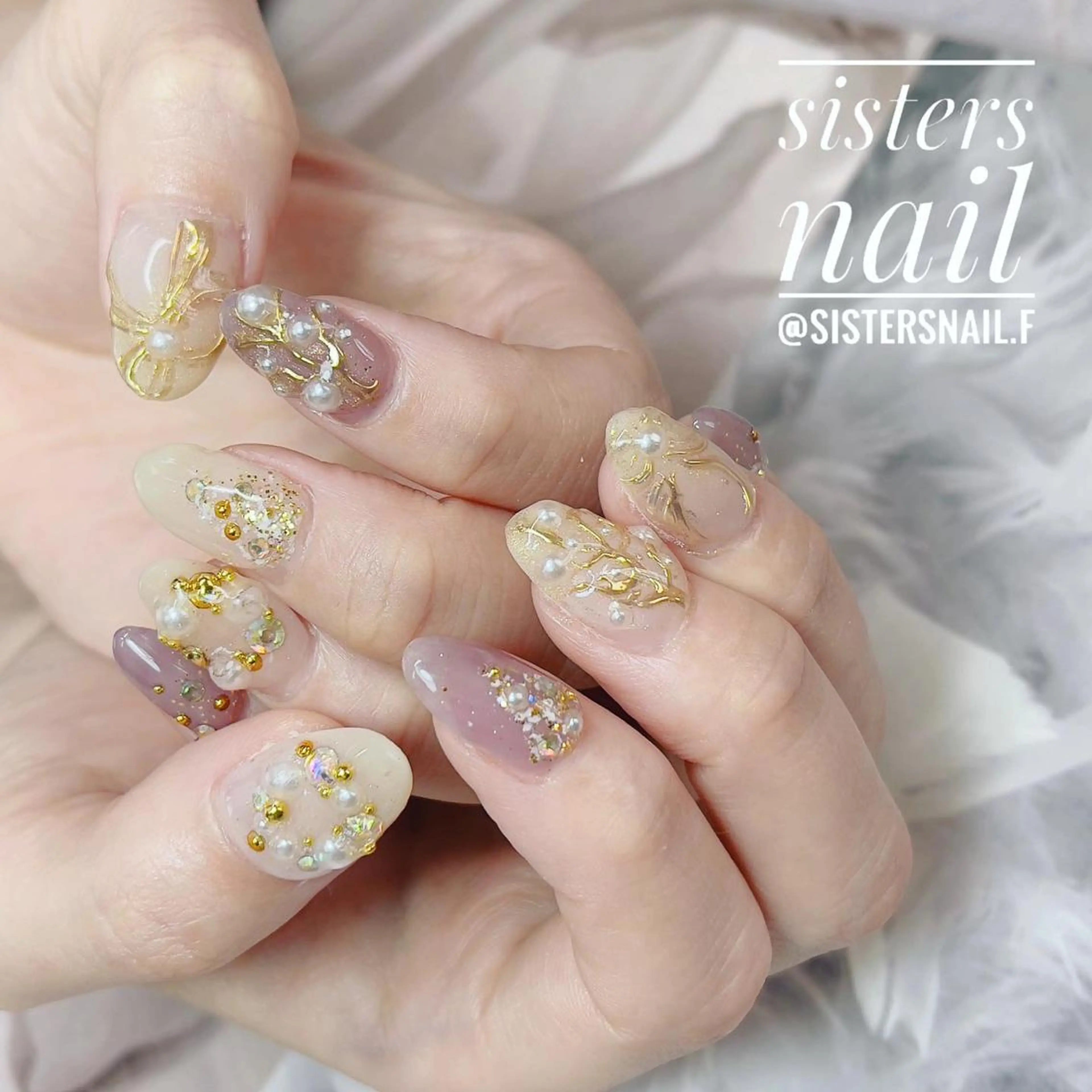 ネイル ジェルネイル ゴールド キラキラネイル ミラーネイル 持ち込み sisters nail.fのネイルデザイン