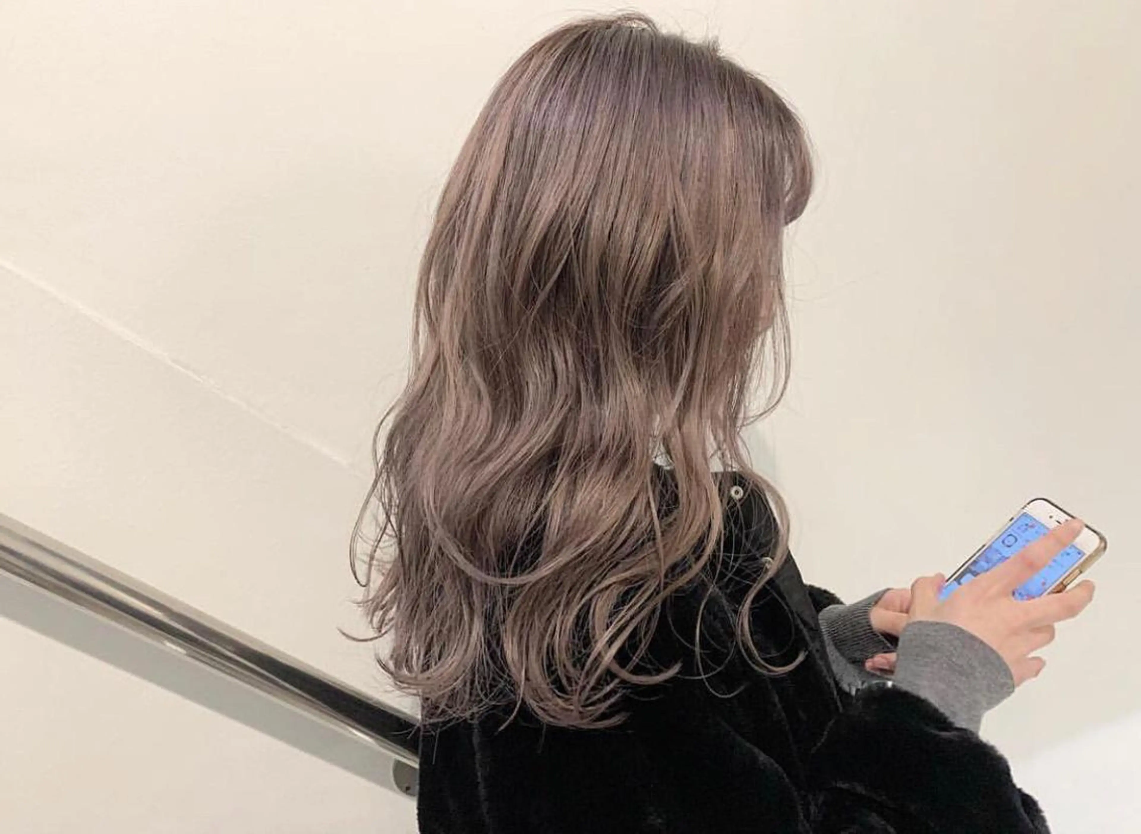 セミロング カラー ヘアアレンジ キッズ アディクシーカラー バレイヤージュ ミストバング ベージュカラー 黒髪 カラー特化サロン Eir心斎橋のヘアスタイル