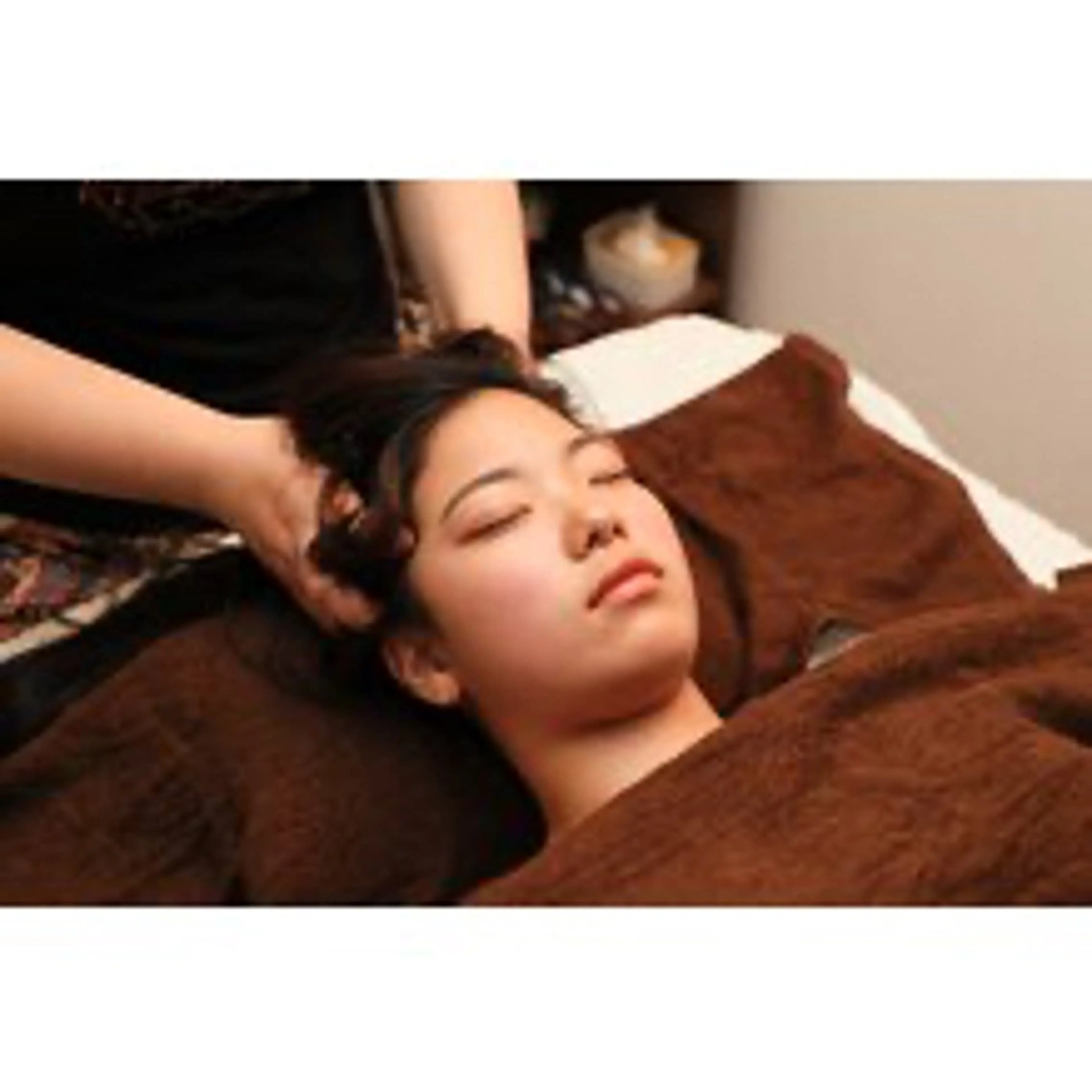 肩こり、首のつらさ、頭痛にも◎スリランカ産薬草オイル使用！オイルヘッドスパ60分の写真