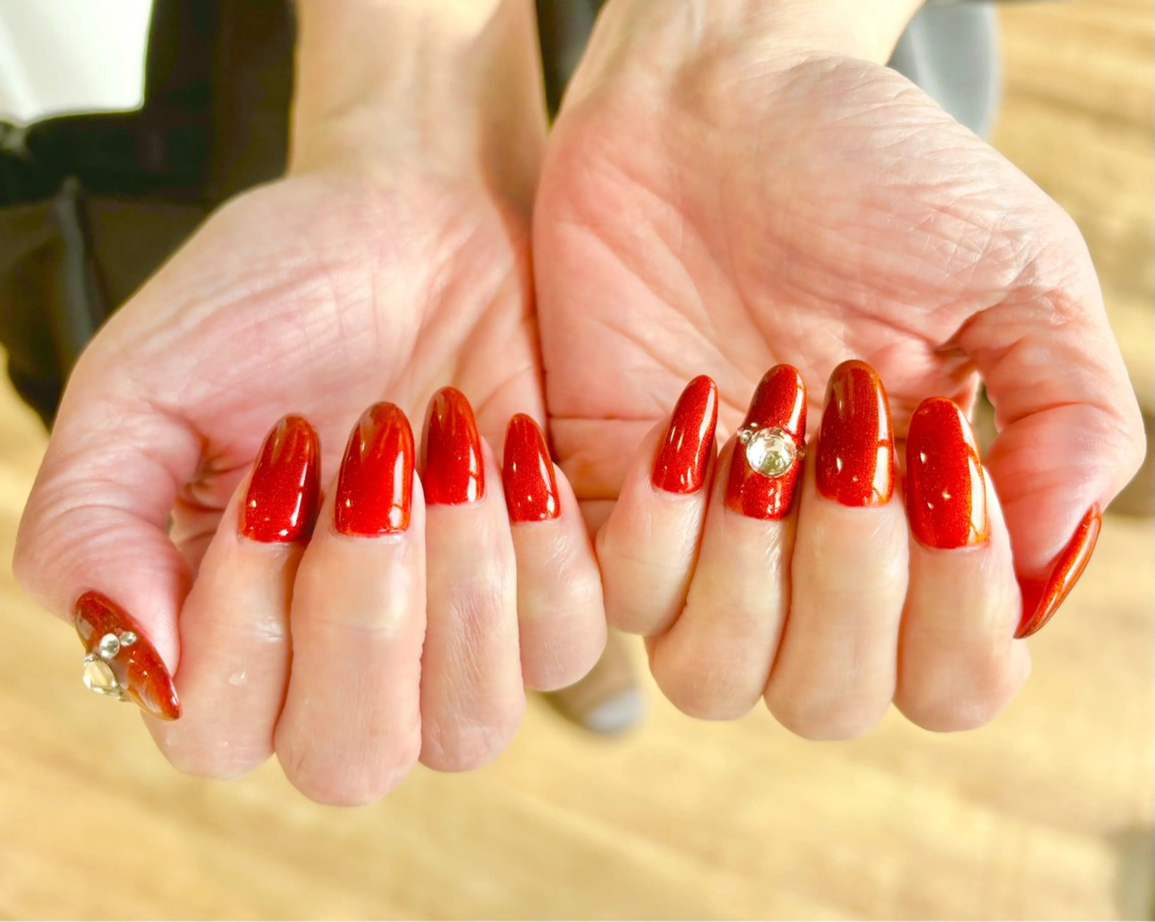 ネイル 赤色 ハンドネイル nailsister まゆのネイルデザイン