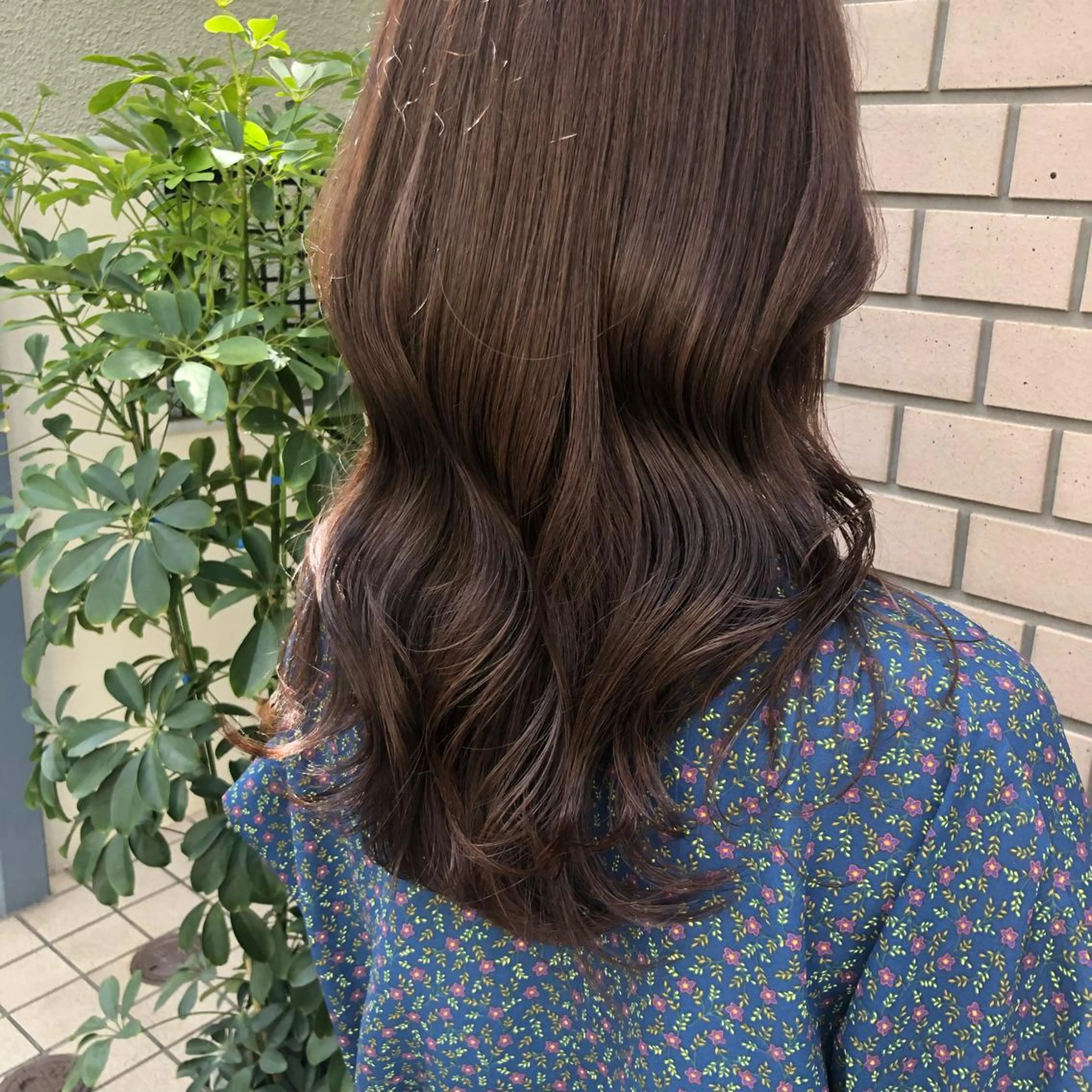 ミディアム SALOWIN二子玉川South店所属・AYANO ／レイヤー／オリーブのヘアスタイル