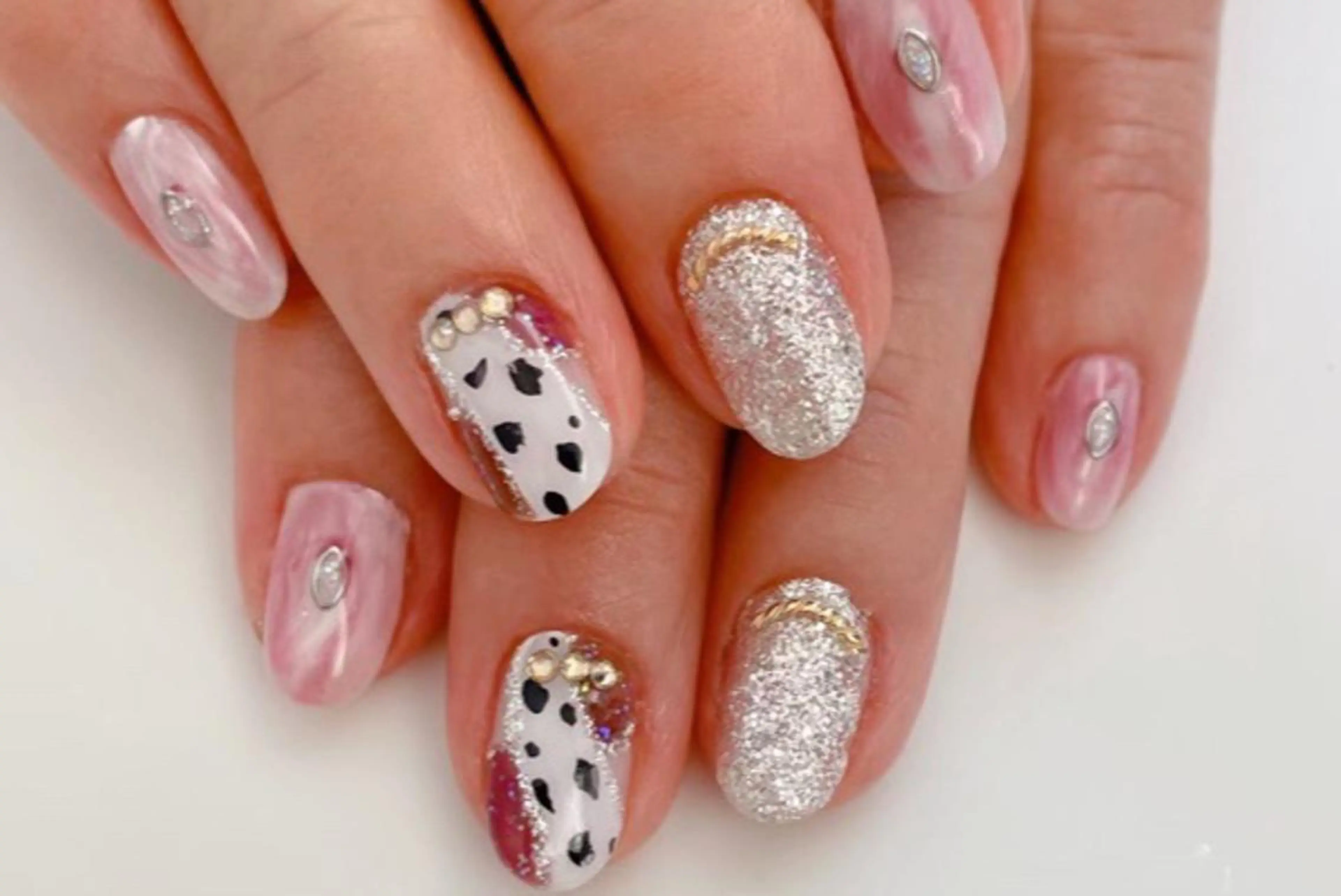 ネイル ジェルネイル ママリンド　志村坂上店所属・しみ えんのネイルデザイン