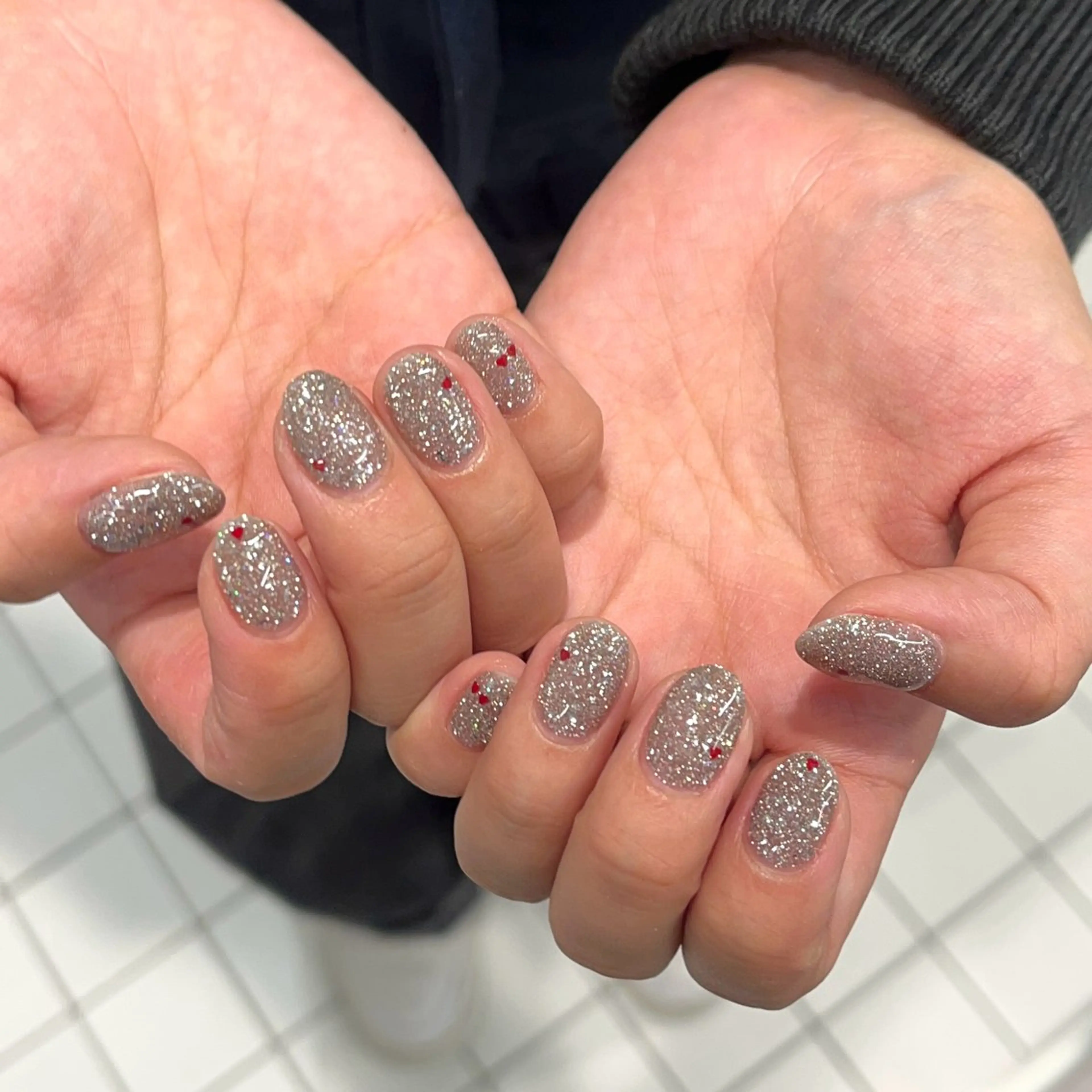 ネイル ハート キラキラネイル 赤色 リボン バレンタイン ハンドネイル eight nail 春菜のネイルデザイン