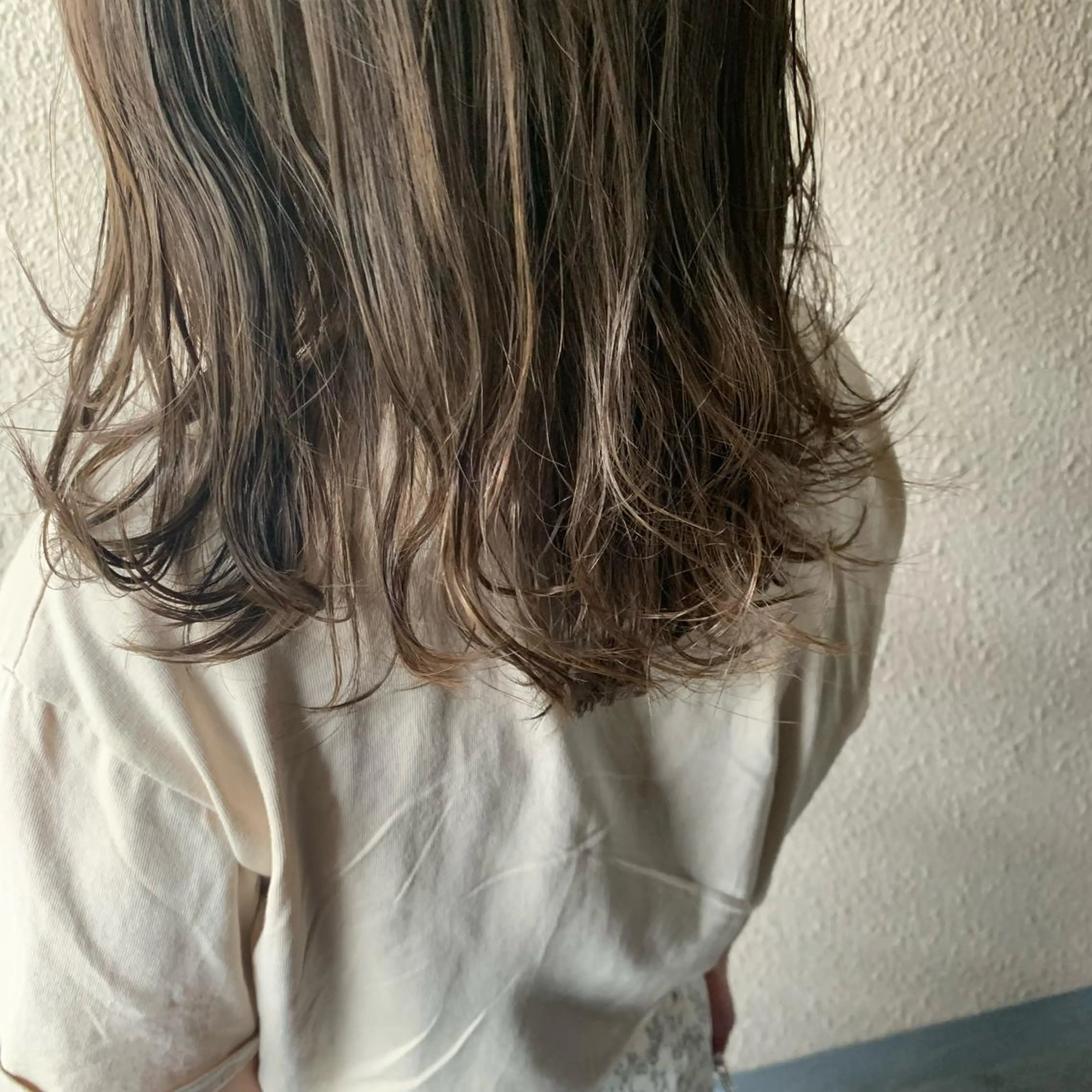 ミディアム カラー グレージュ chouette/ 根本優希のヘアスタイル