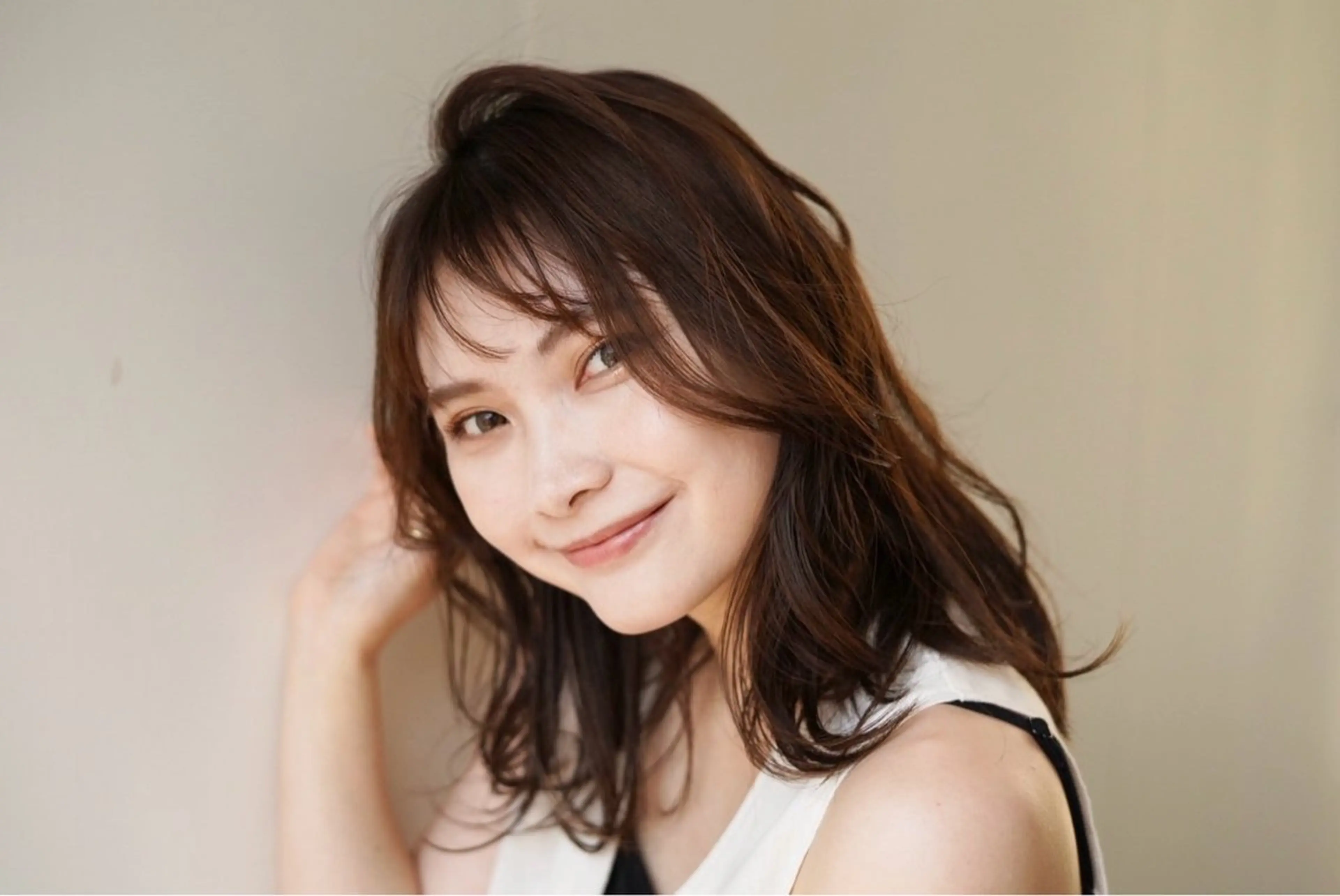 ミディアム カラー 桑原 菜摘のヘアスタイル