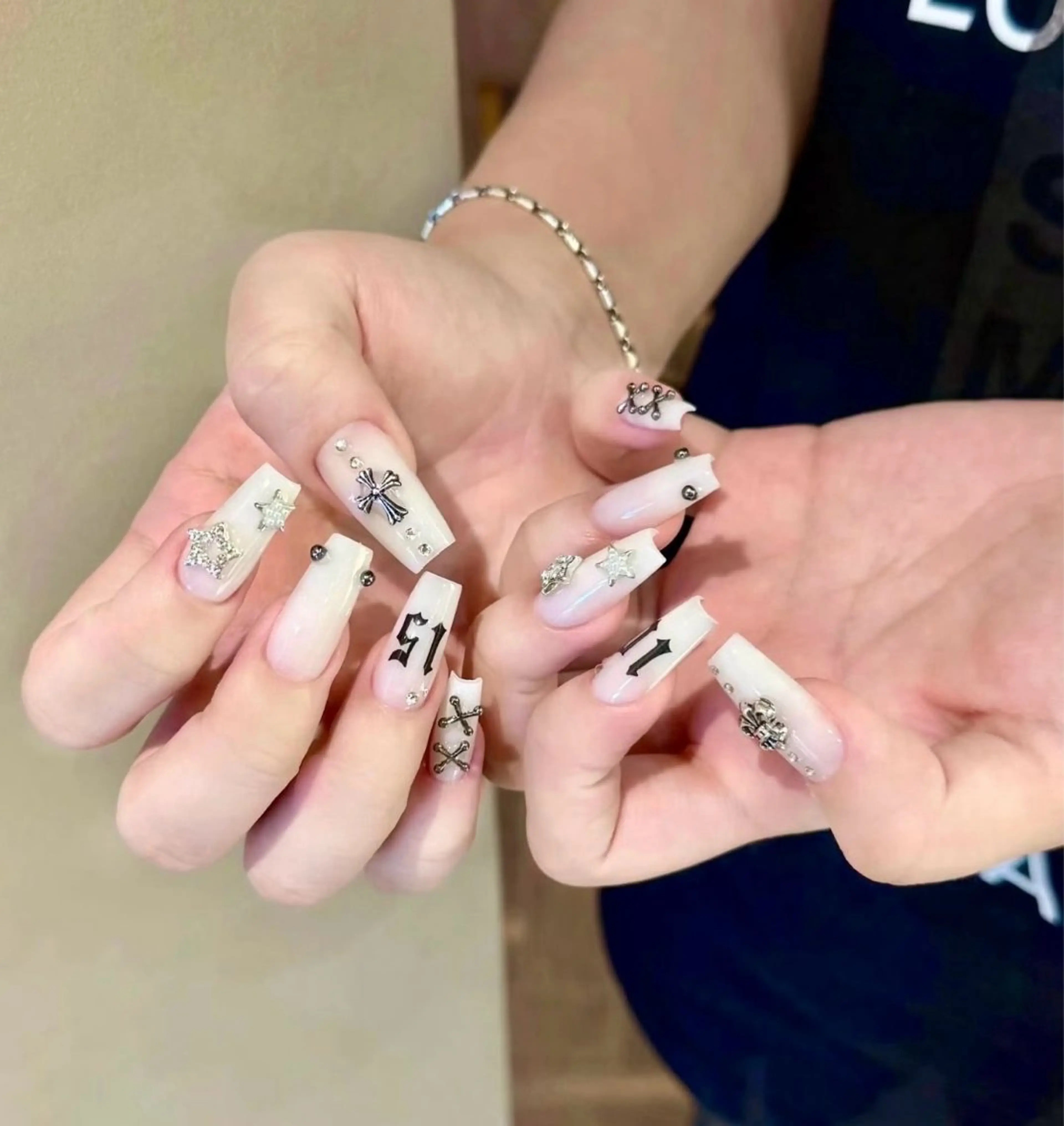 ネイル アートネイル べっ甲ネイル チークネイル 成人式 長さ出し ハンドネイル ハンドケア For you. Nail Salonのネイルデザイン