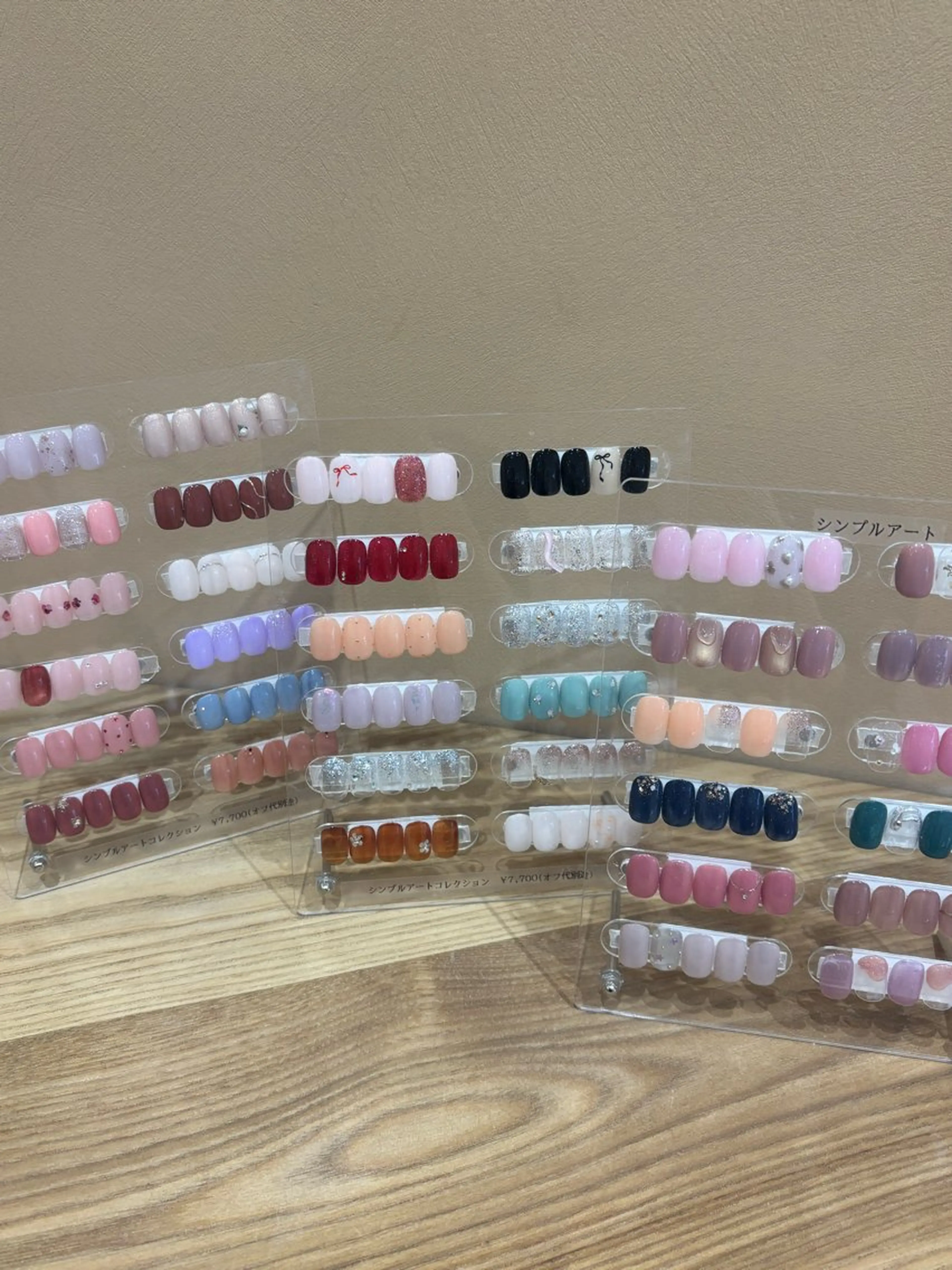 ネイル シンプルネイル kuga  ︎︎のネイルデザイン