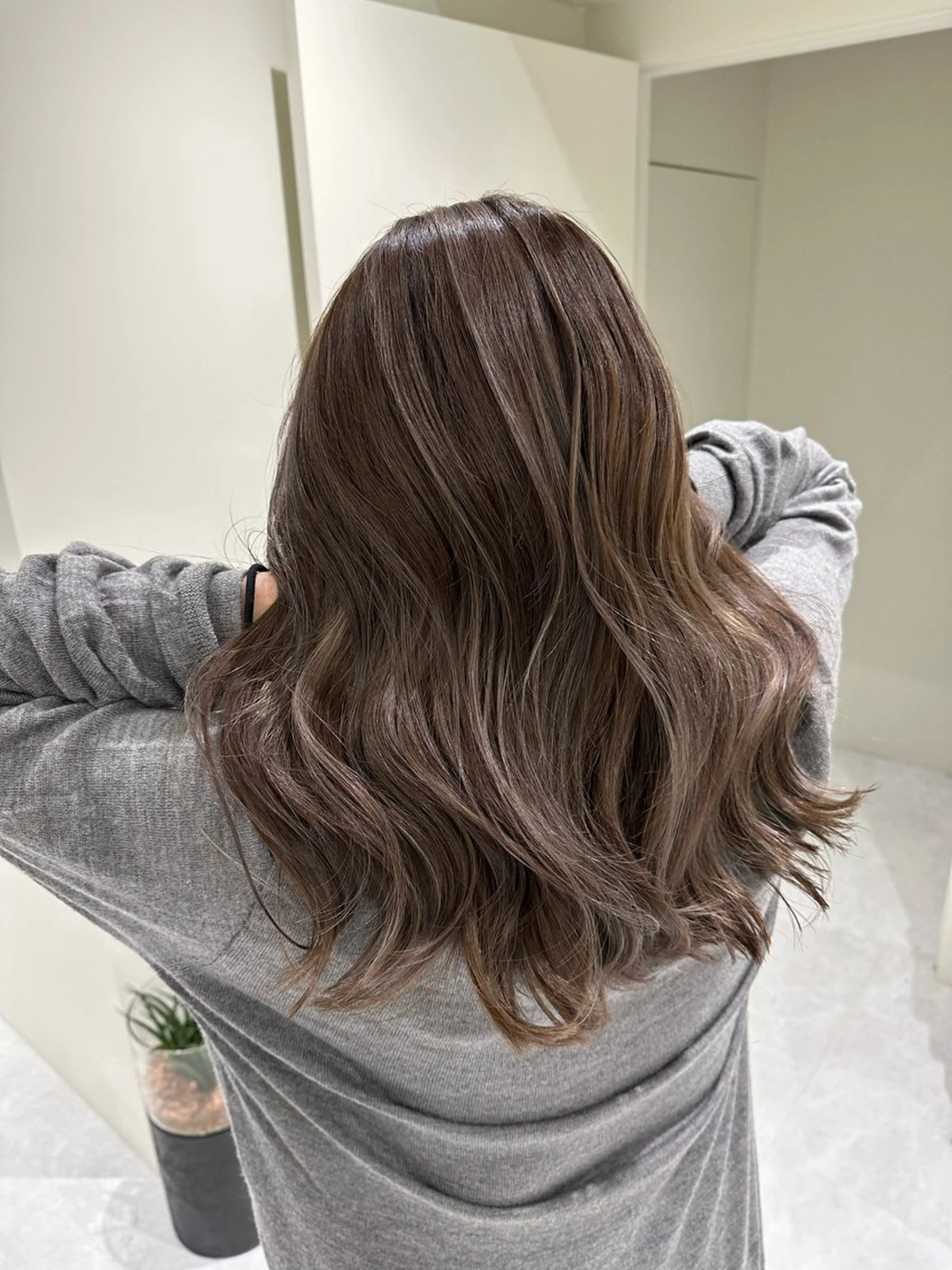 セミロング カラー バレイヤージュ ハイライトカラー ハイライト レイヤーカット ご予約 宜しくお願いします！のヘアスタイル