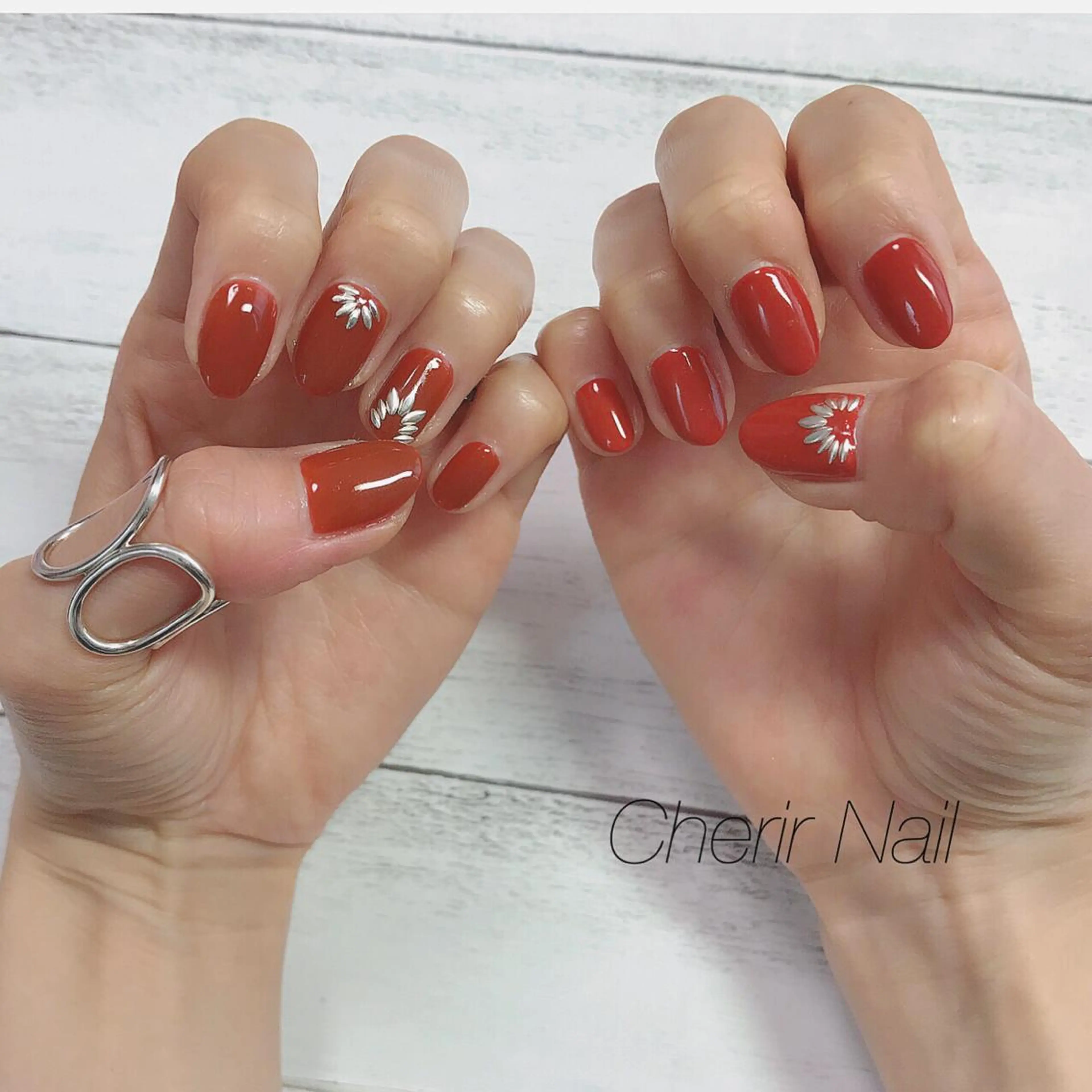 ネイル カジュアル ワンカラーネイル 赤色 シンプルネイル Cherirnail kaoriのネイルデザイン