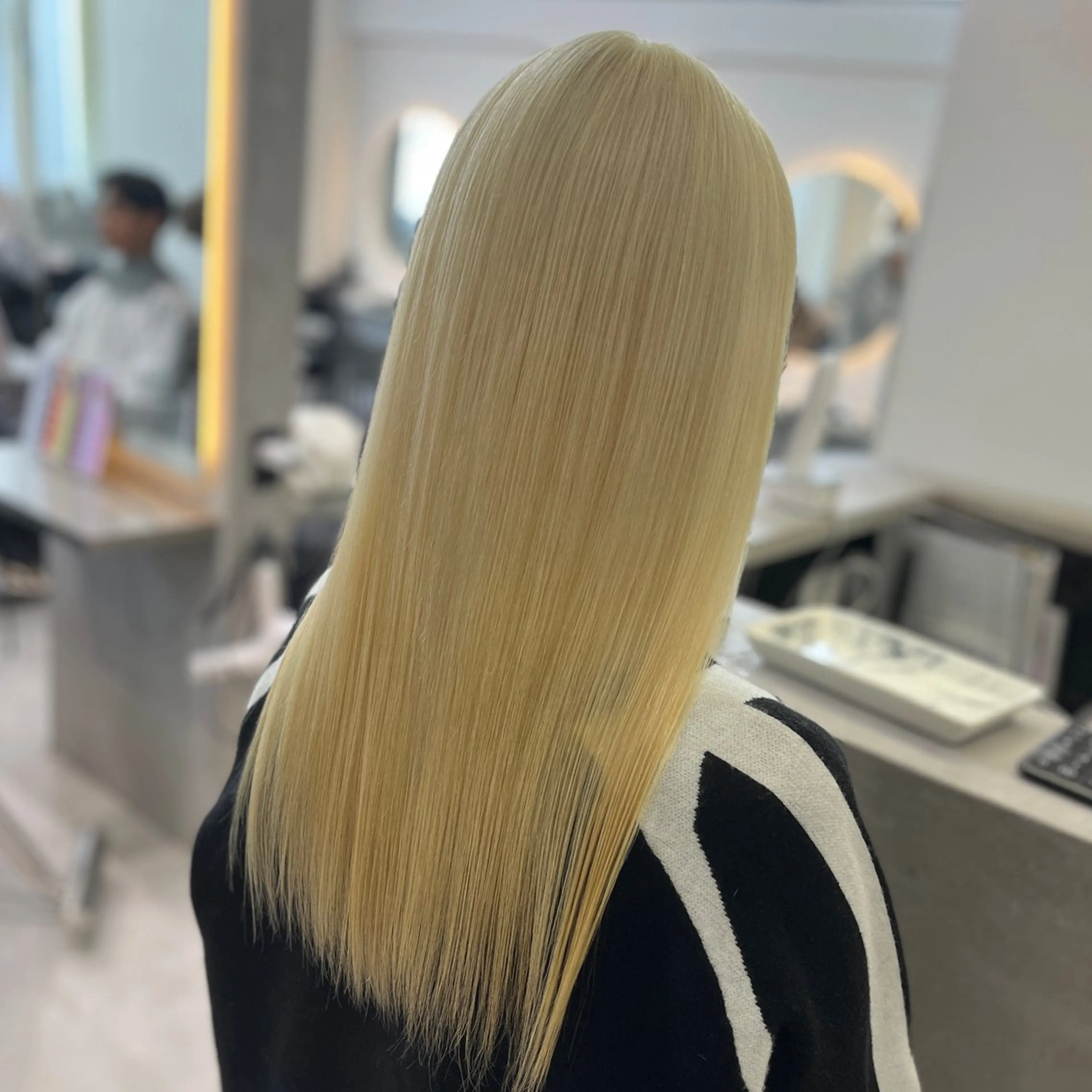 カラー ブリーチ 抜きっぱなしブロンド ブロンド ハイトーンカラー ヘアカラー MOMOKA /　Lapis今泉店のヘアスタイル