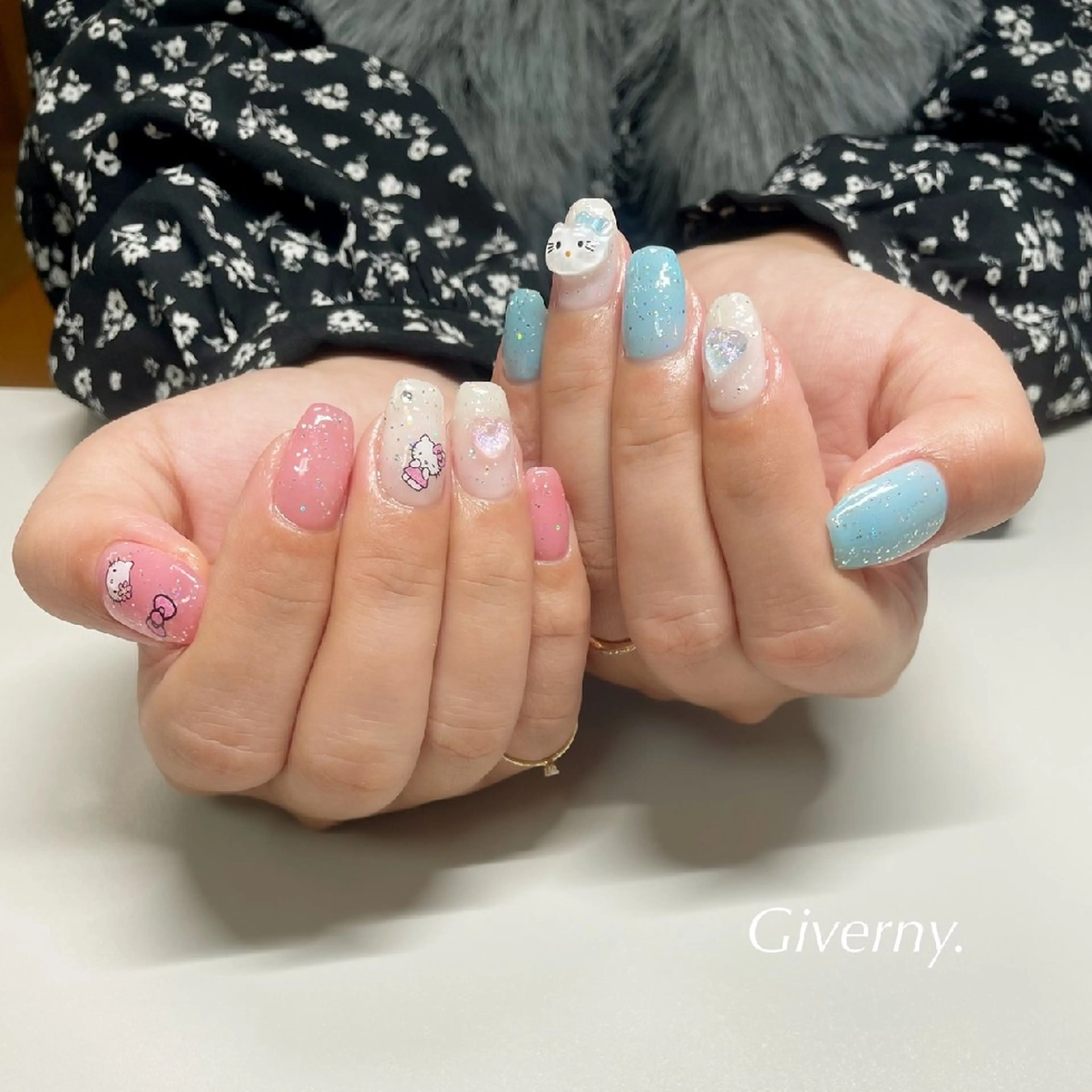 ネイル キラキラネイル 持ち込み 冬ネイル ハンドネイル Giverny .のネイルデザイン