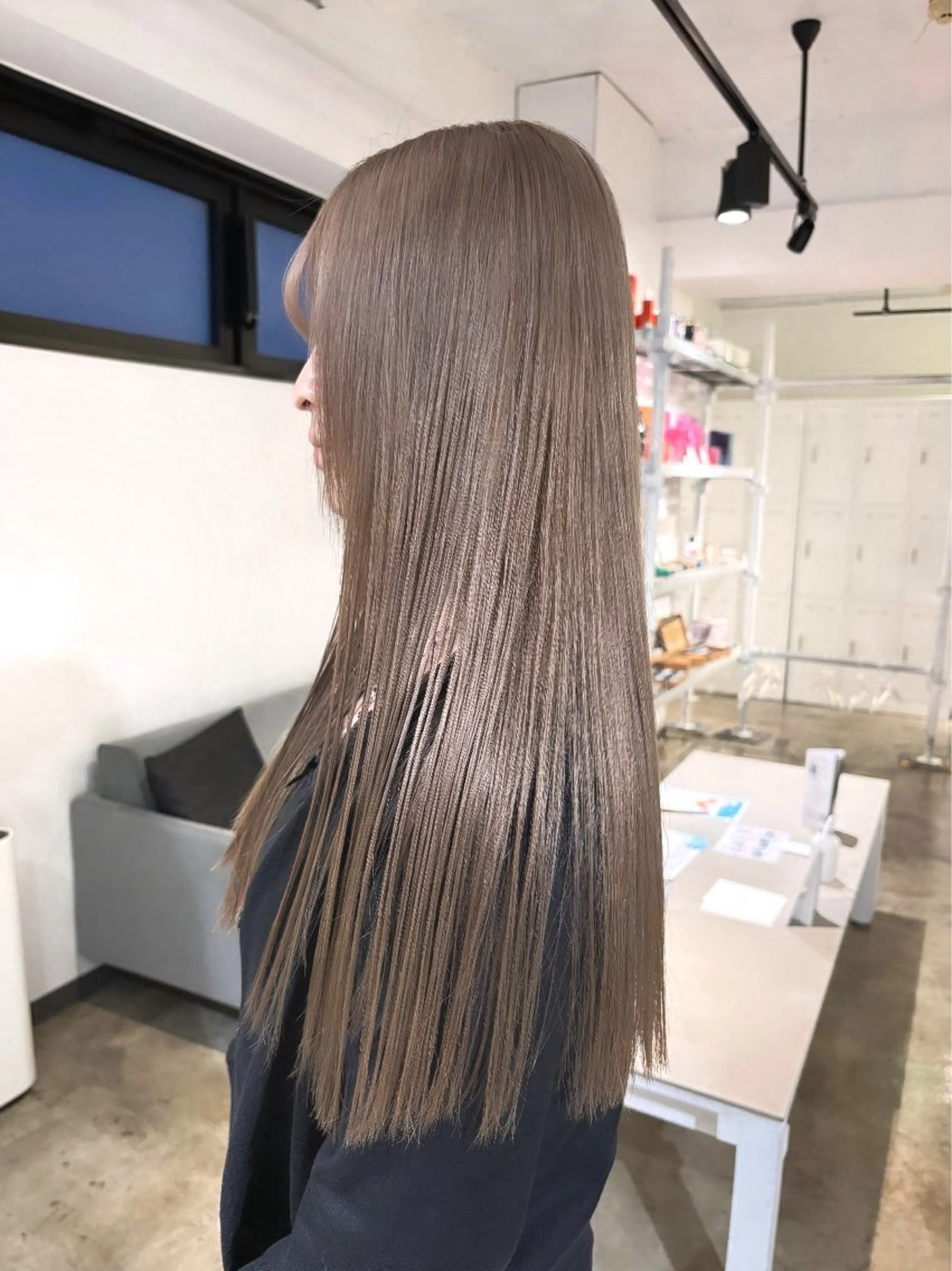 ロング カラー ベージュカラー グレージュ ミルクティーベージュ 暖色カラー🍒 ケアブリーチ/akiのヘアスタイル