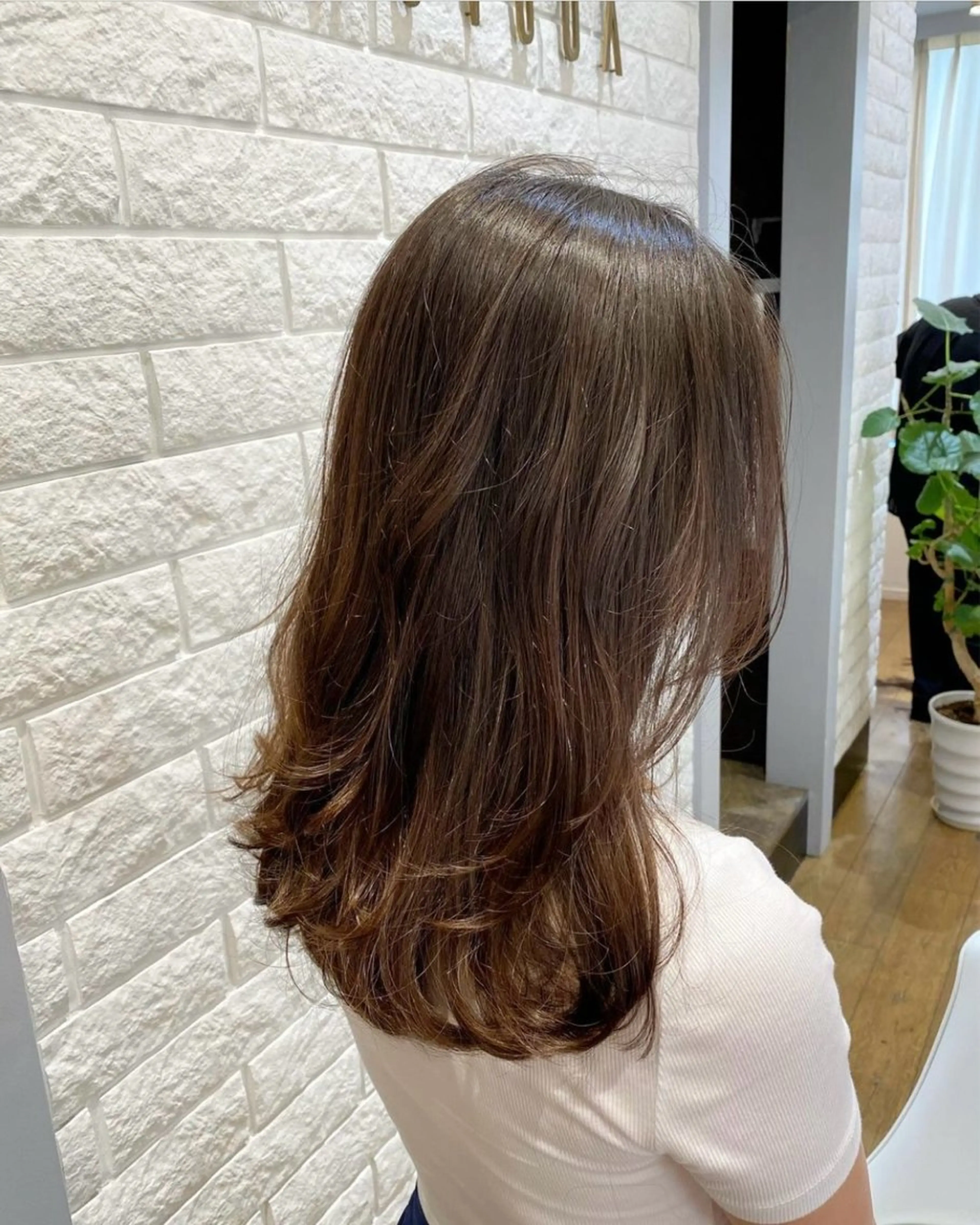セミロング 顔周りカット レイヤーカット カット トリートメント ヘッドスパ 艶感🫧透明感カラー YUKARIのヘアスタイル