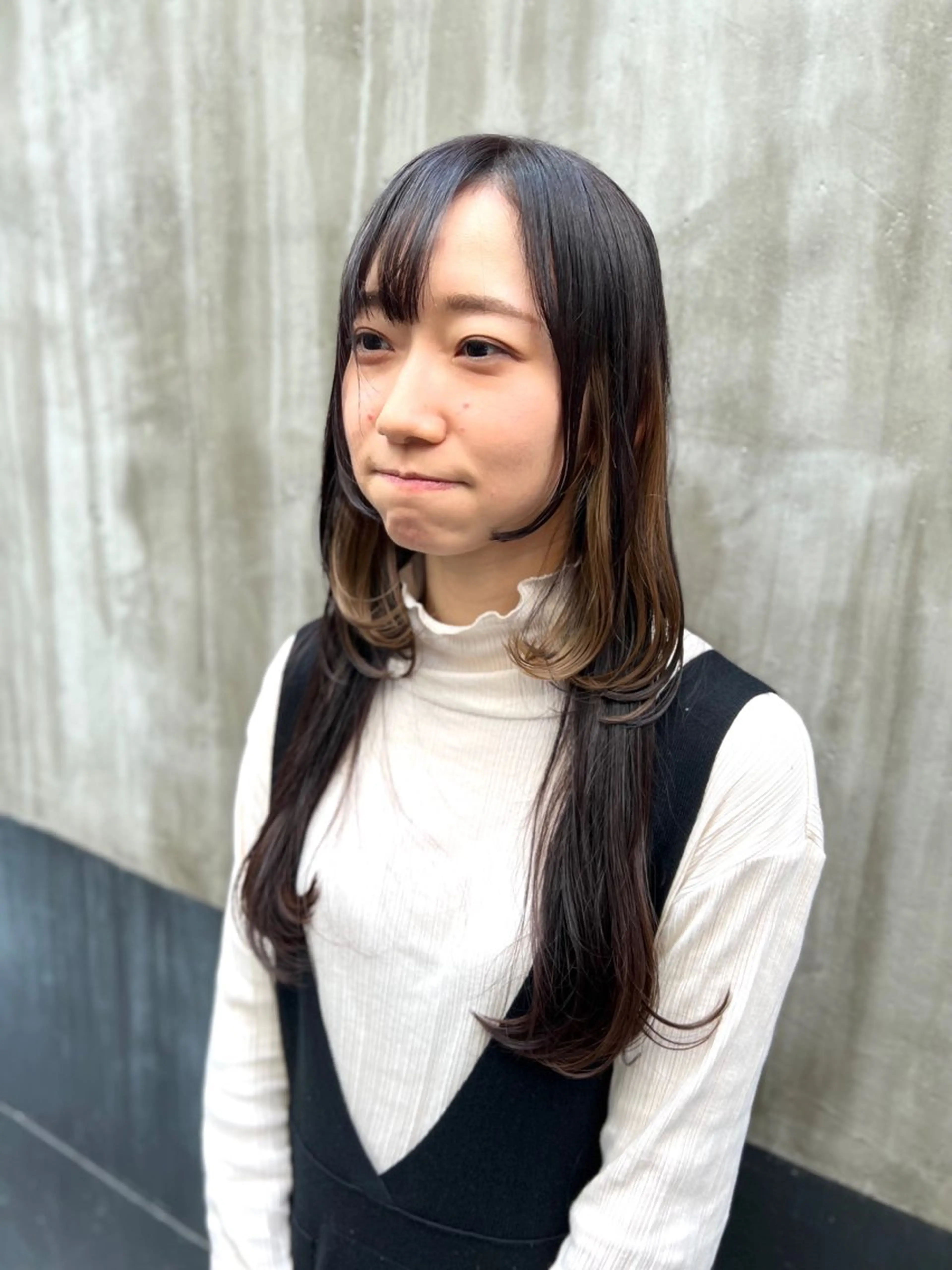 セミロング カラー イヤリングカラー 姫カット 🍇おぐら めぐみ🍇のヘアスタイル