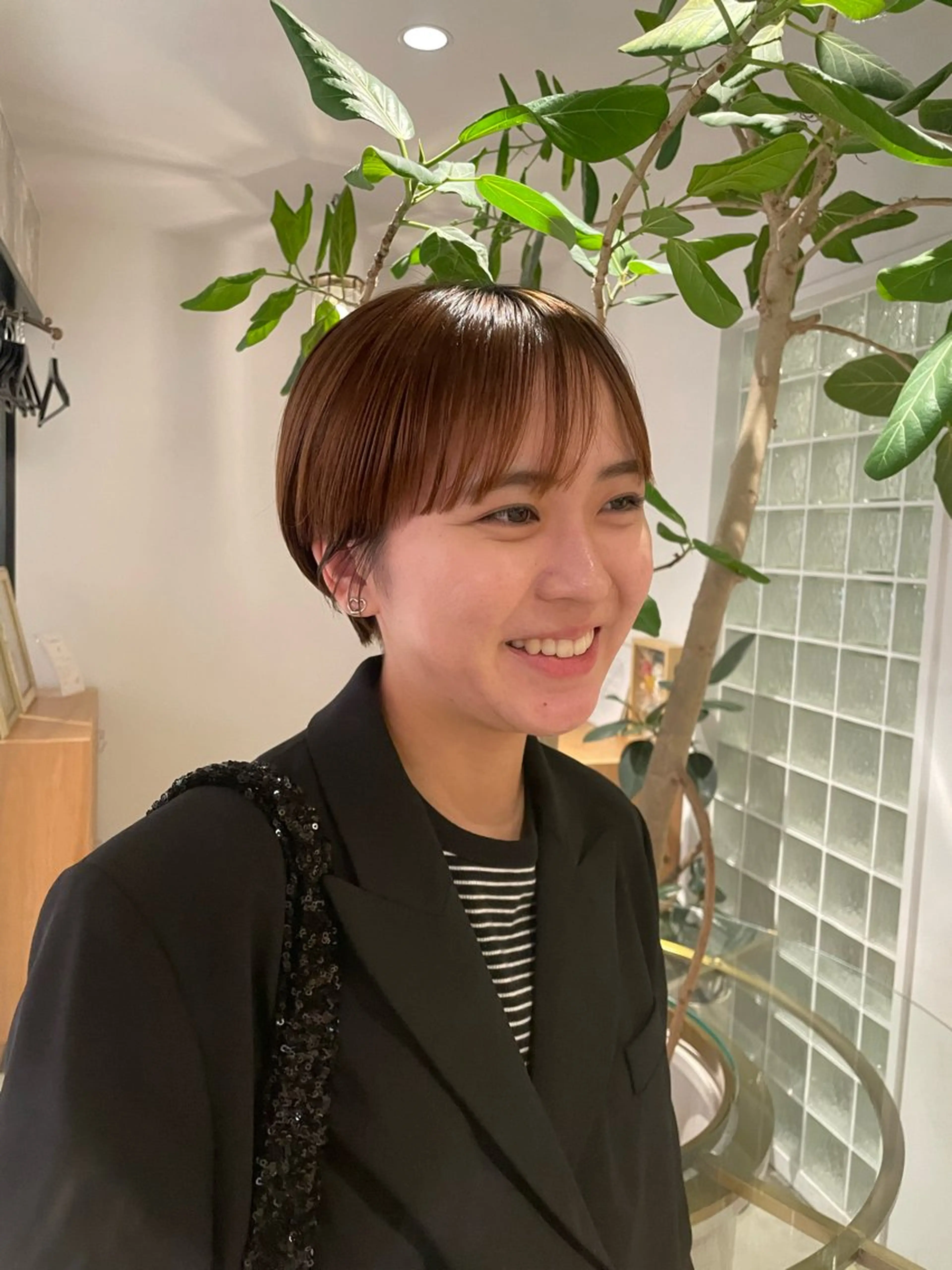 ショート 柔らかレイヤー× 透け感カラー/SUのヘアスタイル