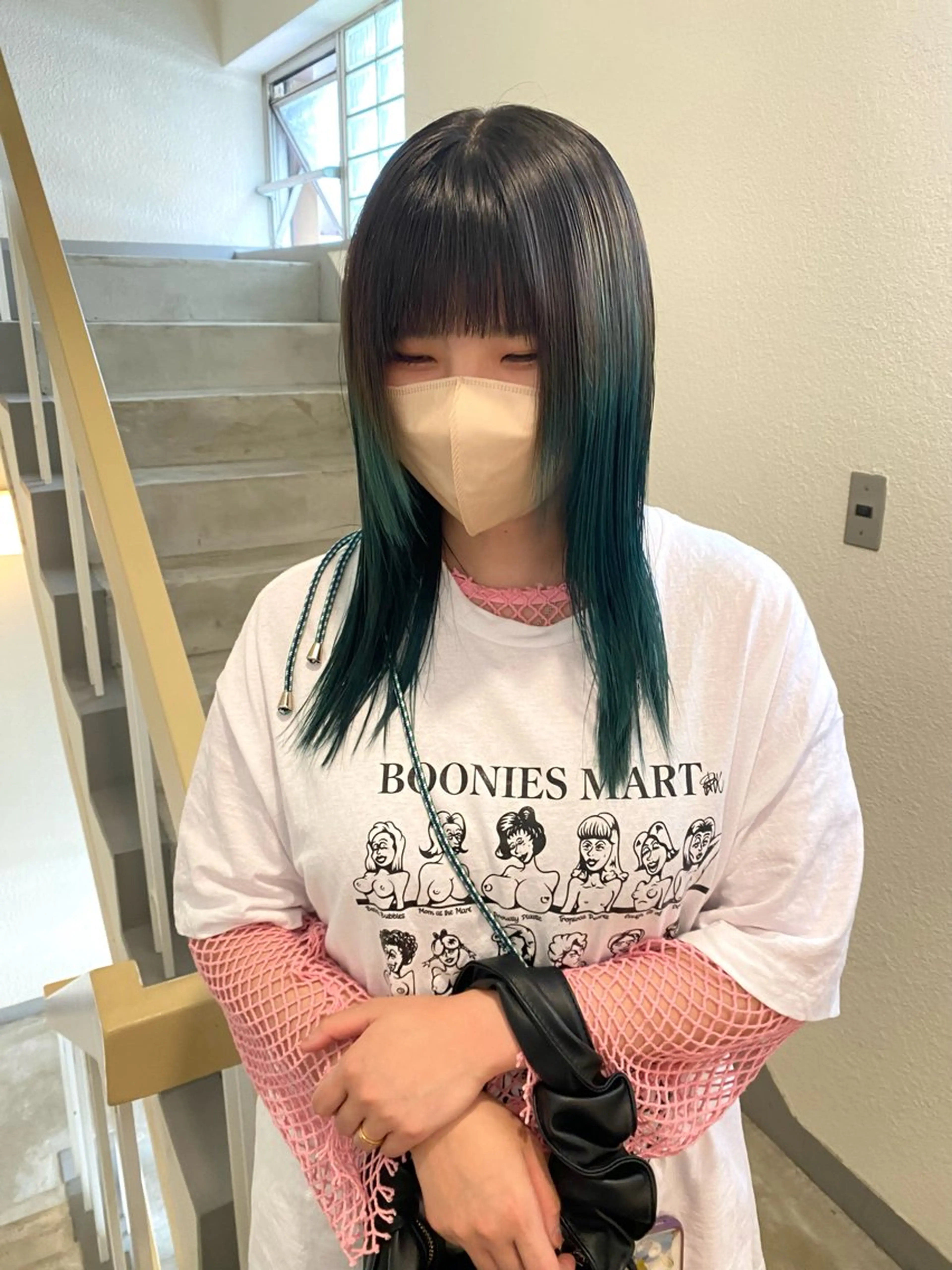 セミロング カラー sliver マツイ　レンのヘアスタイル