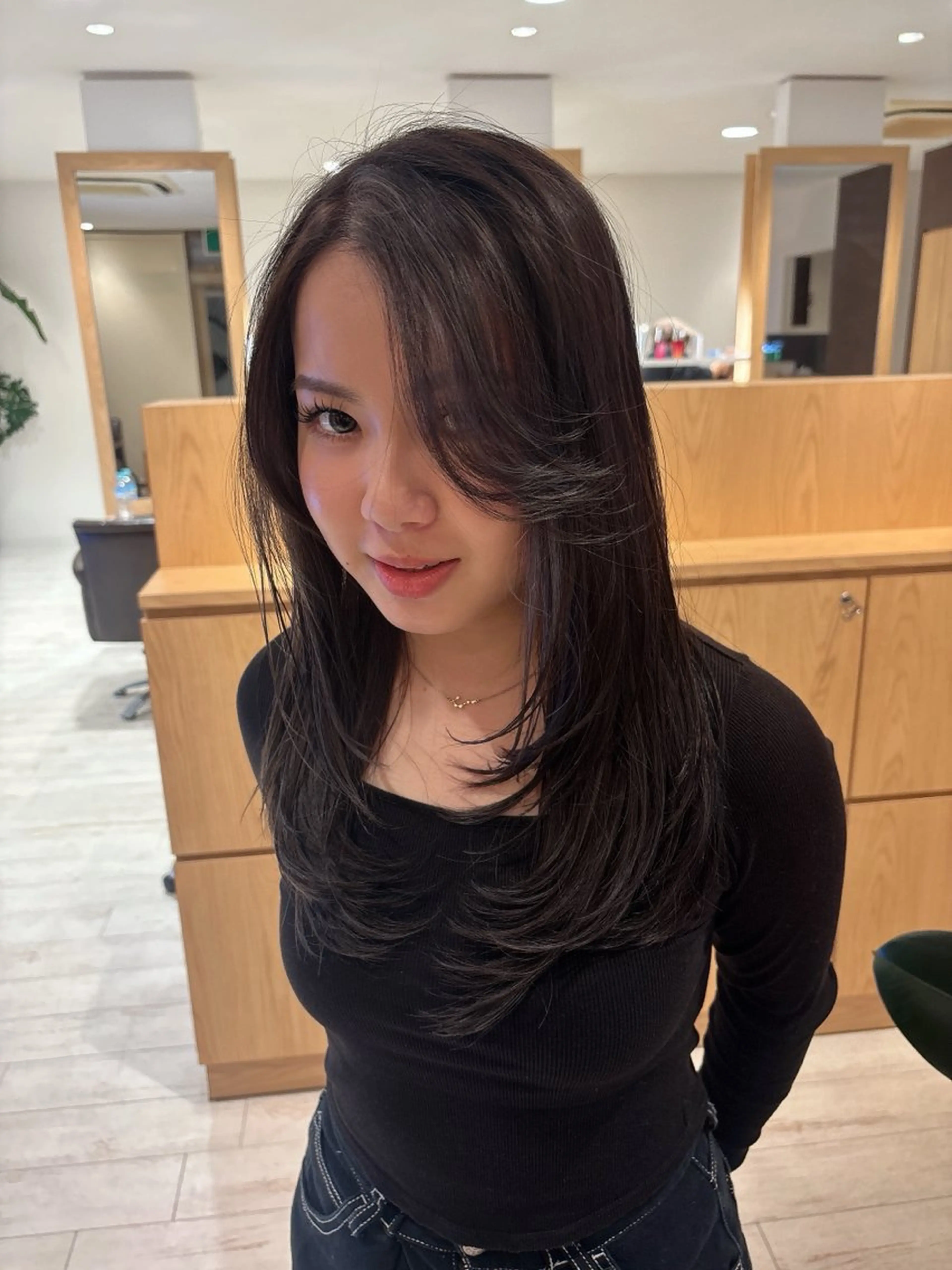 ロング レイヤーカット カット ヘアカラー 安藤 ひなたのヘアスタイル