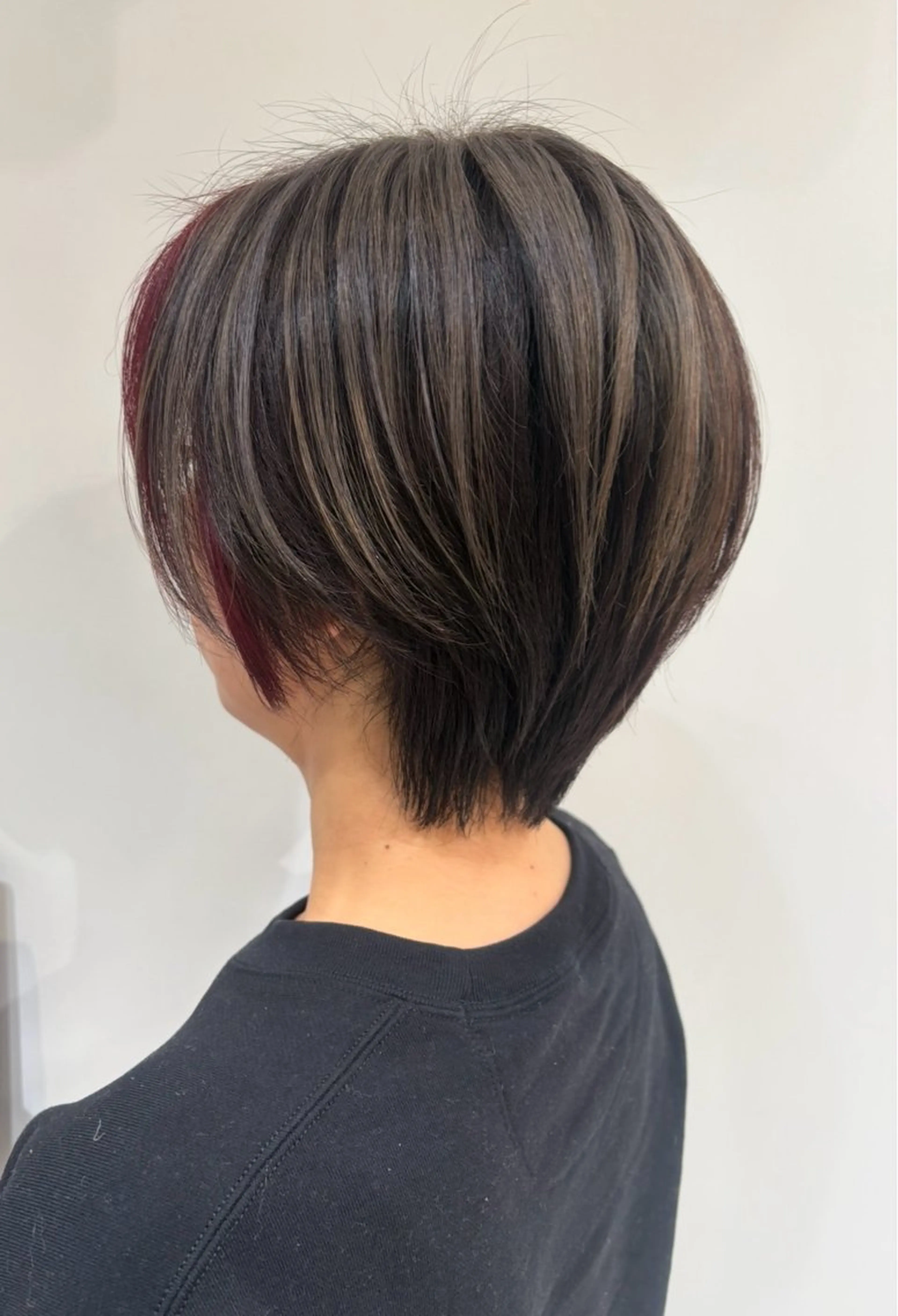 ショート カラー ブリーチ ダブルカラー 長谷川 七海のヘアスタイル