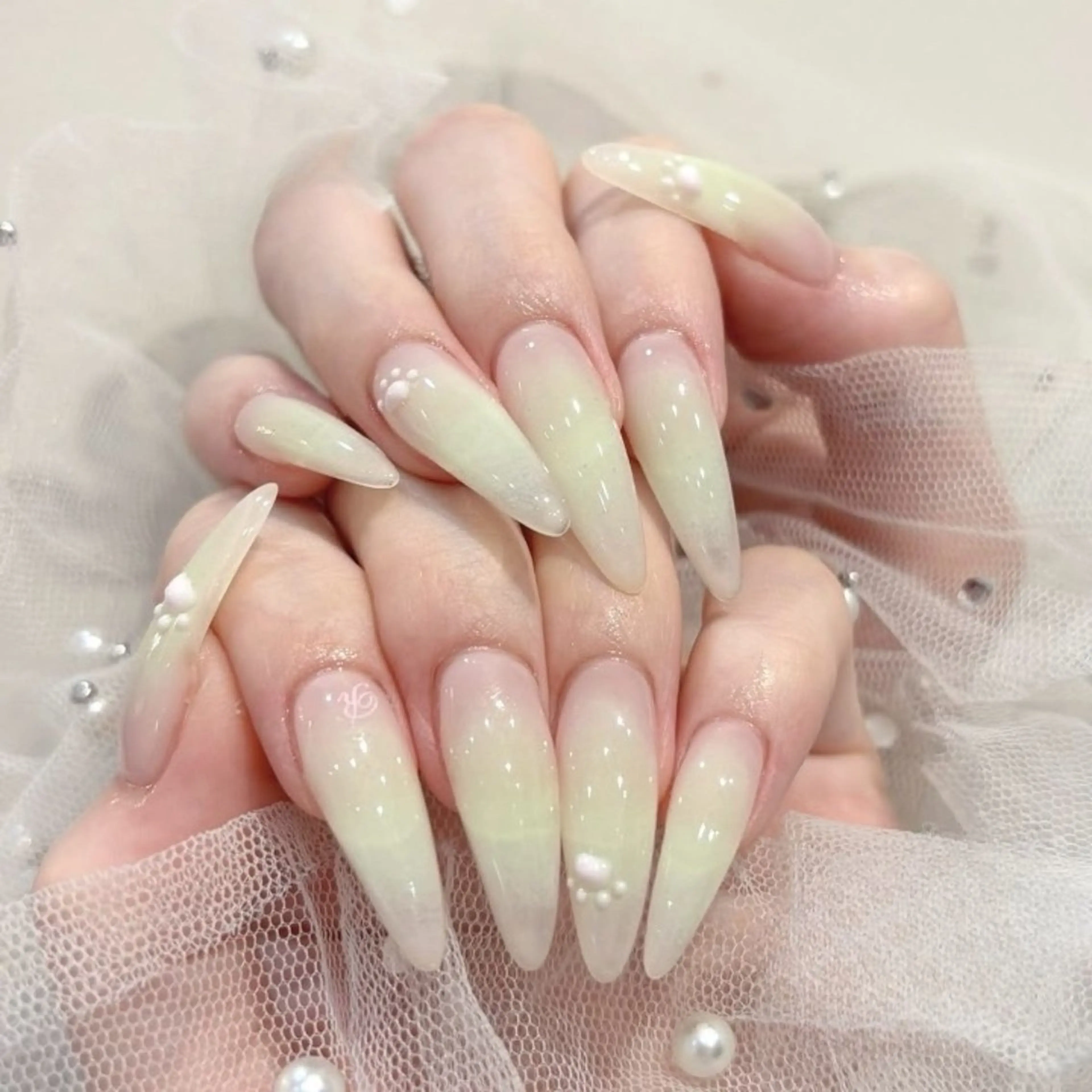 カラー グラデーションカラー ピンクカラー ハンドネイル AIN Nailのネイルデザイン