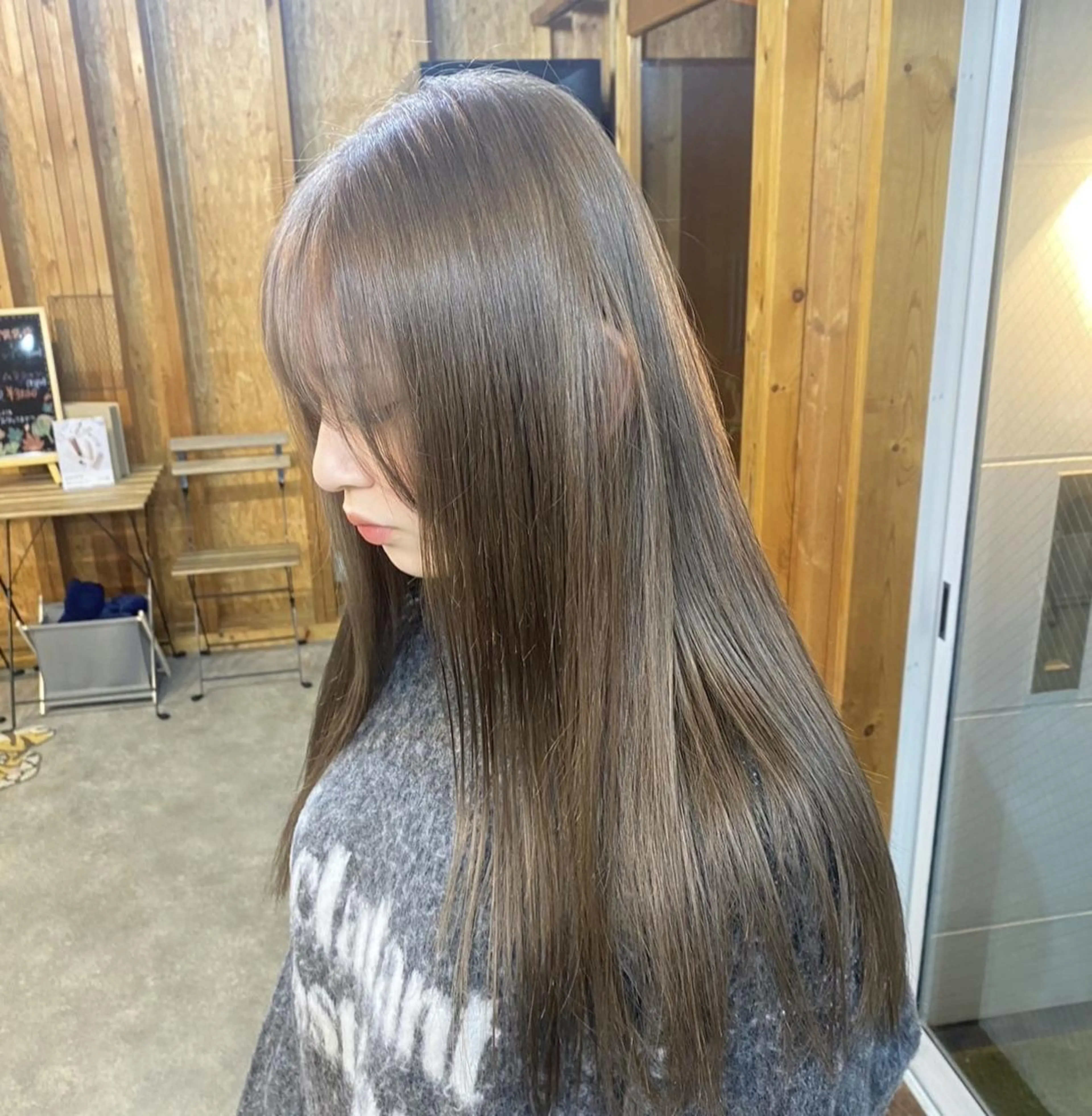 セミロング 透けるミルクティー ☕赤味ゼロ★はる吉のヘアスタイル