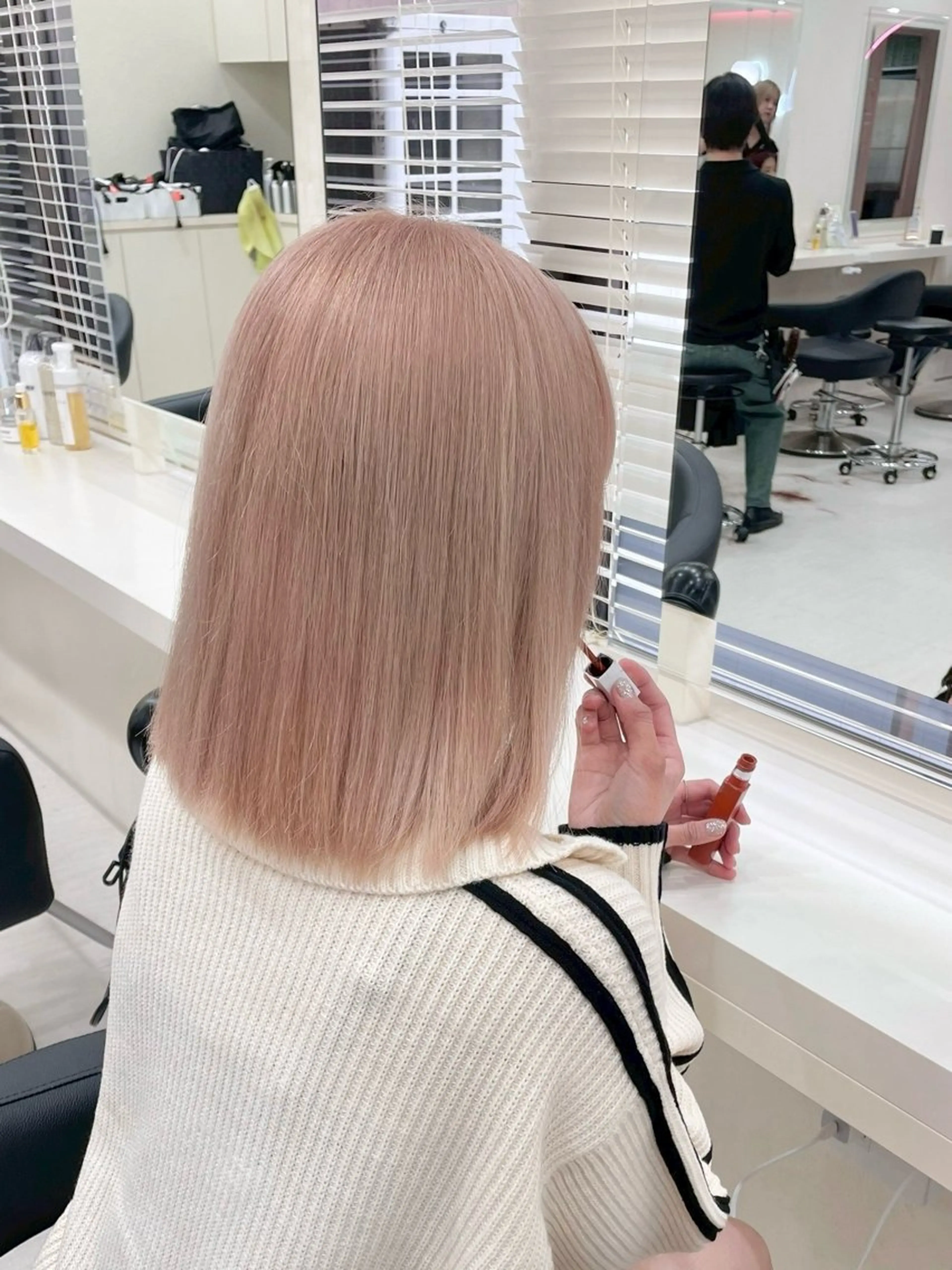 ミディアム カラー カット ヘアカラー トリートメント ヘッドスパ ハイトーン/ベージュ デザイン/りくとのヘアスタイル