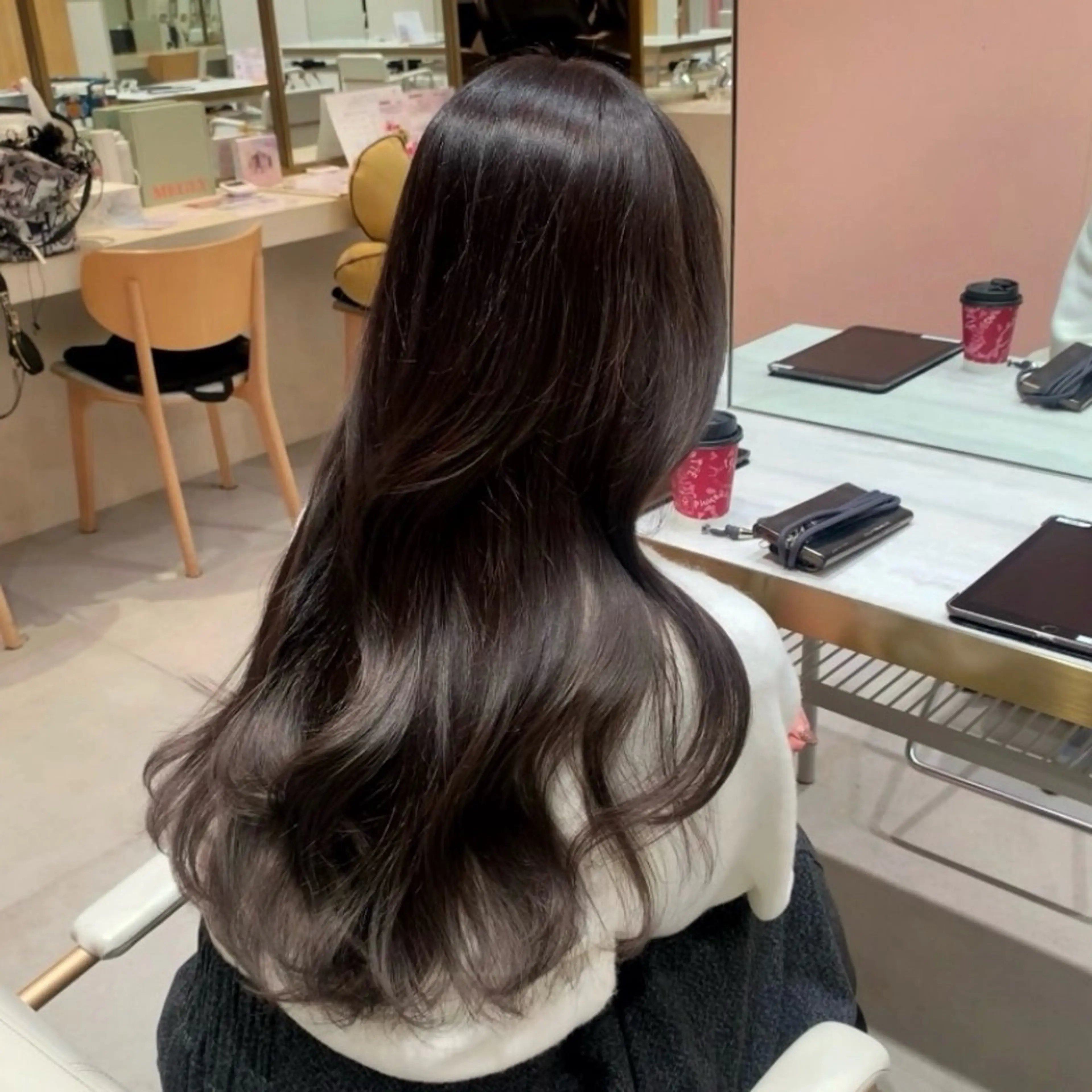 ロング カラー 内田 志乃のヘアスタイル