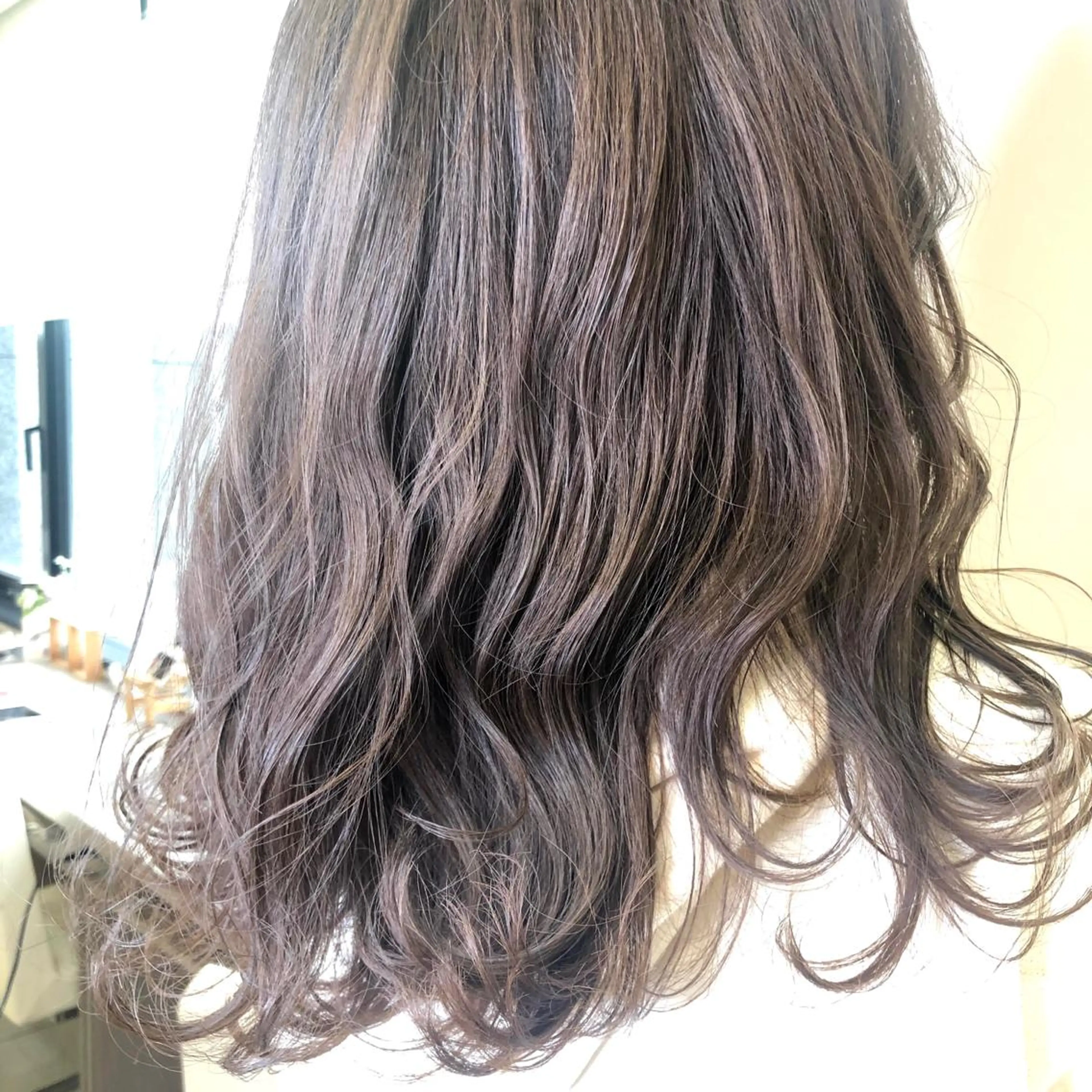 セミロング カラー 透明感カラー グレージュ ラベンダーカラー ラベンダーグレージュ ラベンダーグレー ヘアカラー 門田 恭弥のヘアスタイル