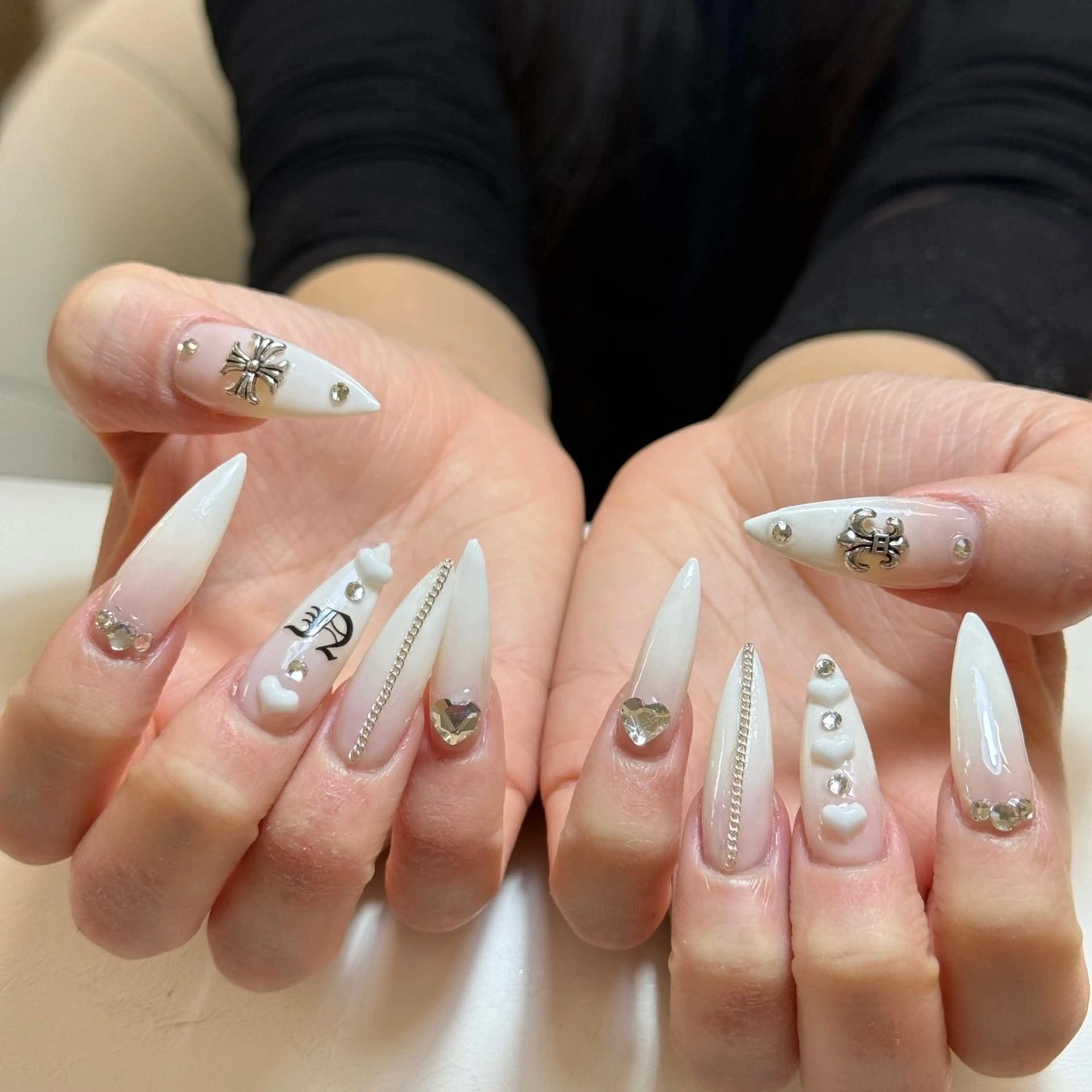 ネイル チークネイル フレンチネイル ジェルネイル ガラスフレンチ 韓国ネイル Anh 歌舞伎町のネイルデザイン