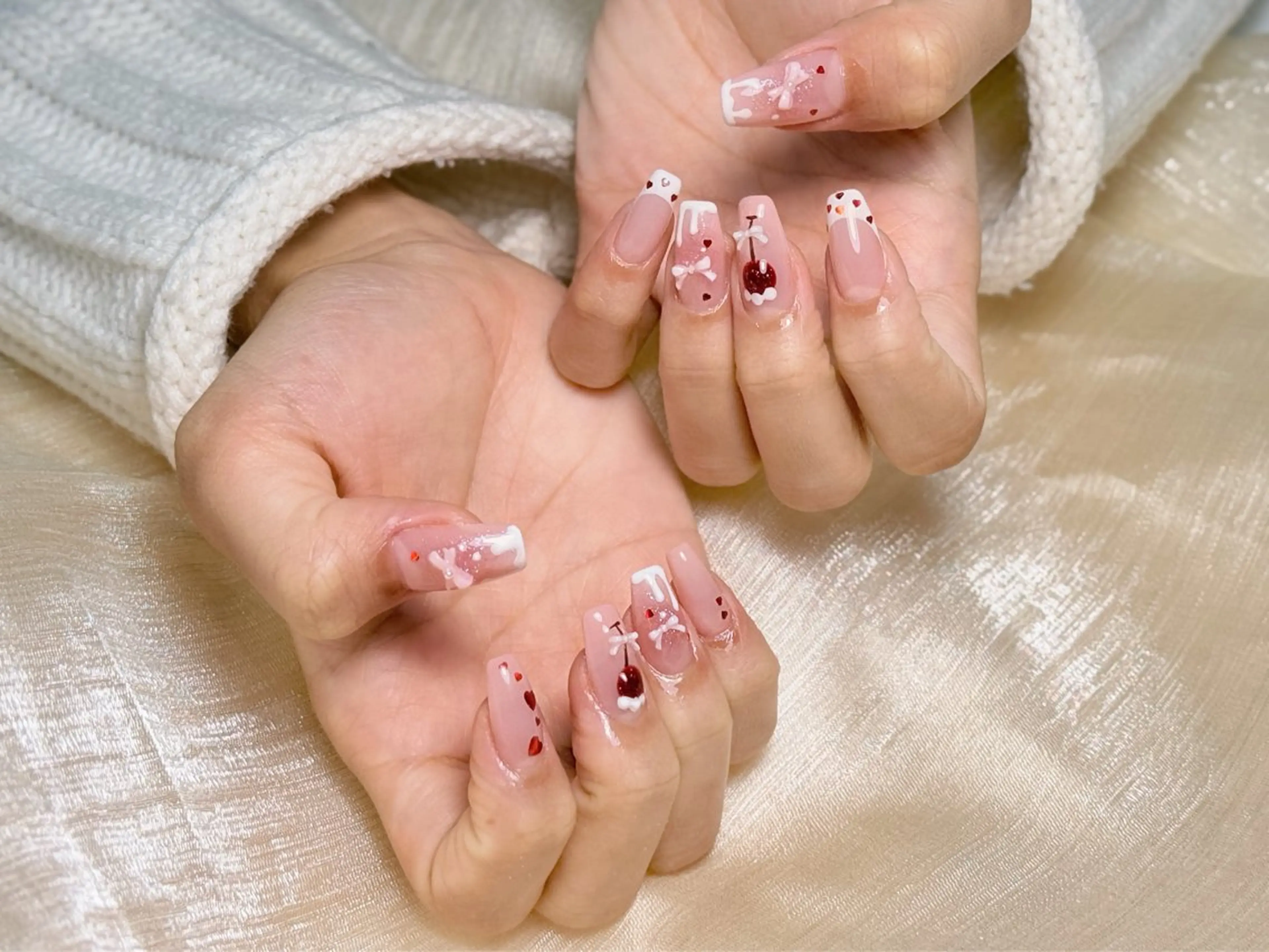 ネイル アートネイル オーロラネイル チークネイル フレンチネイル ガラスフレンチ ハンドネイル 🎀YooLi Nail salonのネイルデザイン