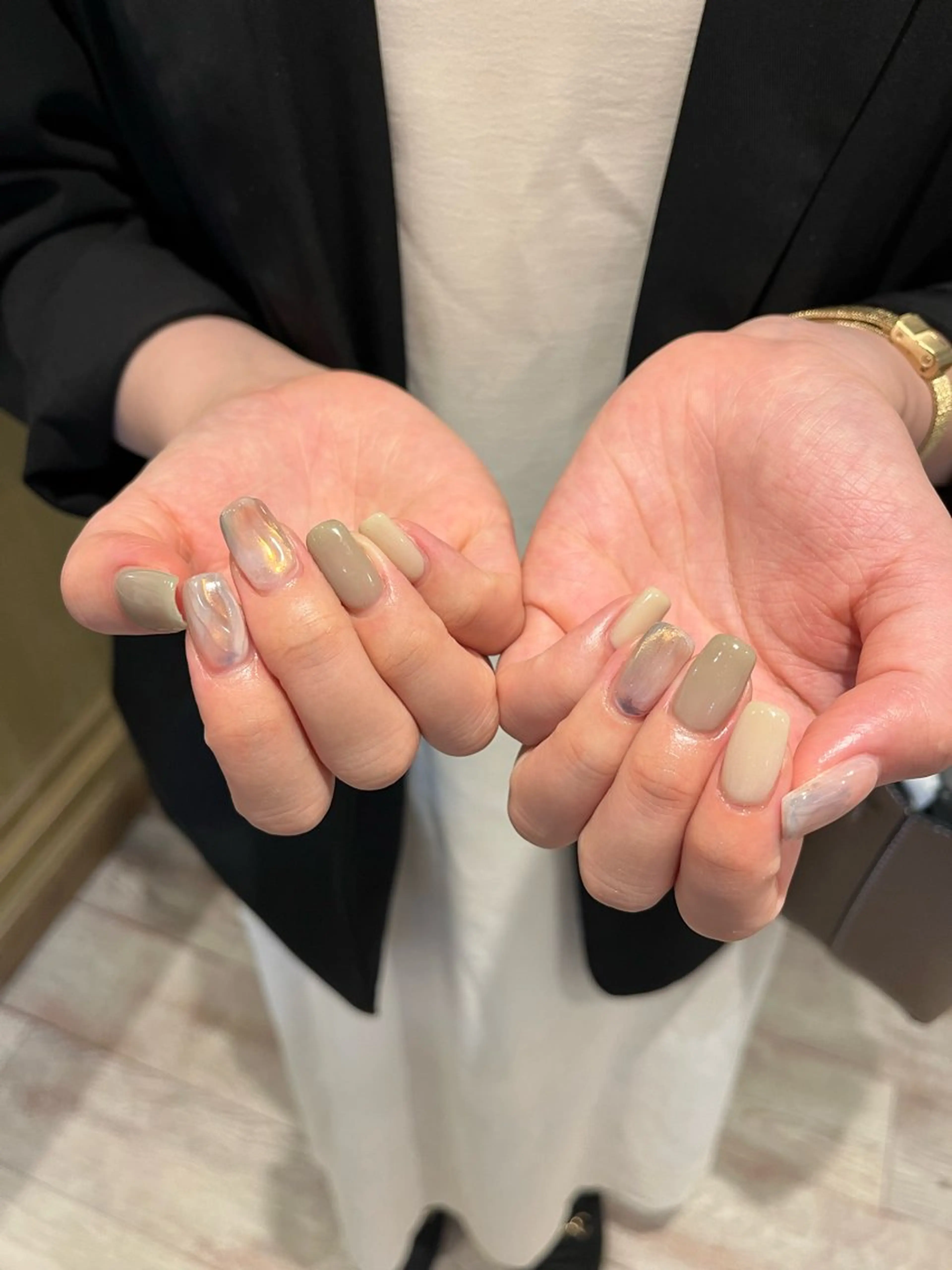 ネイル ハンドネイル une／YUKINA 🫧大人nuanceのネイルデザイン