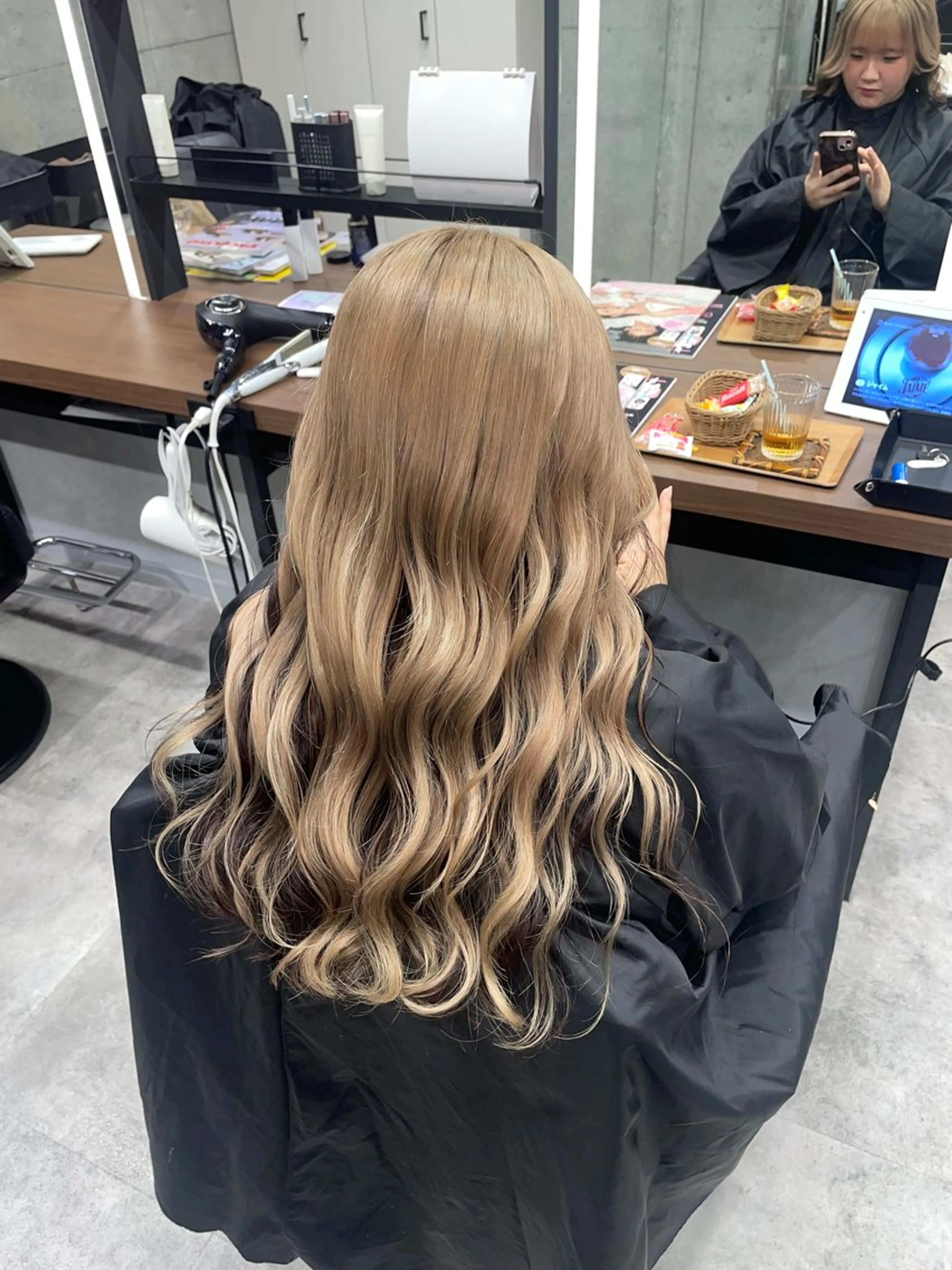 カラー ベージュカラー ブリーチ ケアブリーチ 暖色/ハイトーン/ カラー/HBLのヘアスタイル