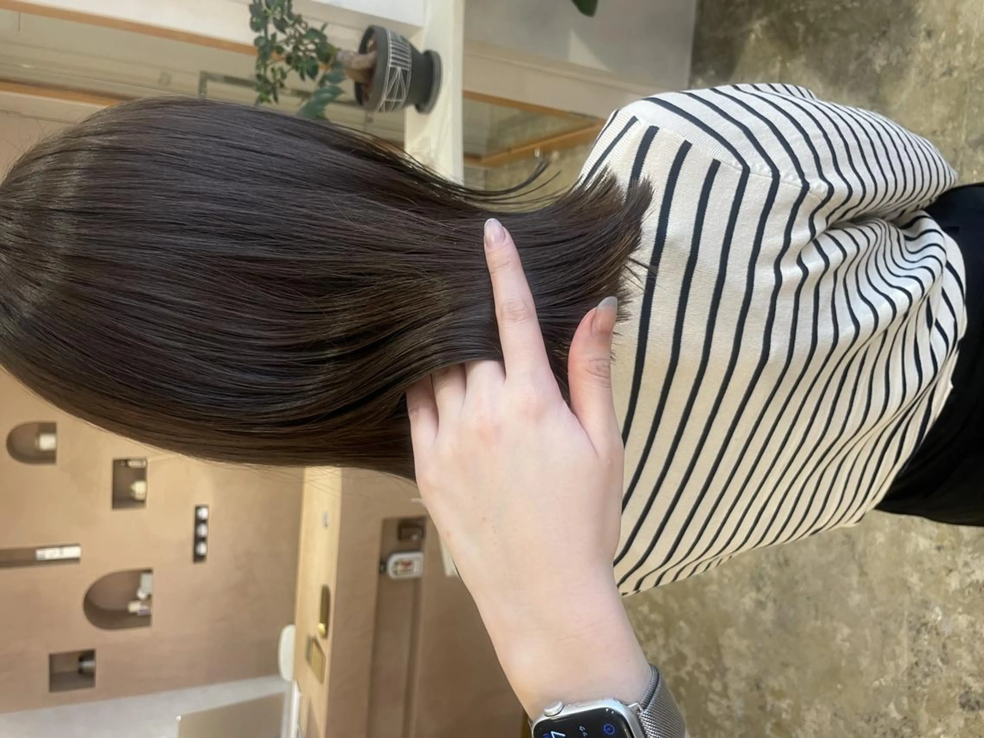 セミロング 梅田グレージュ /色っぽカジュアルのヘアスタイル