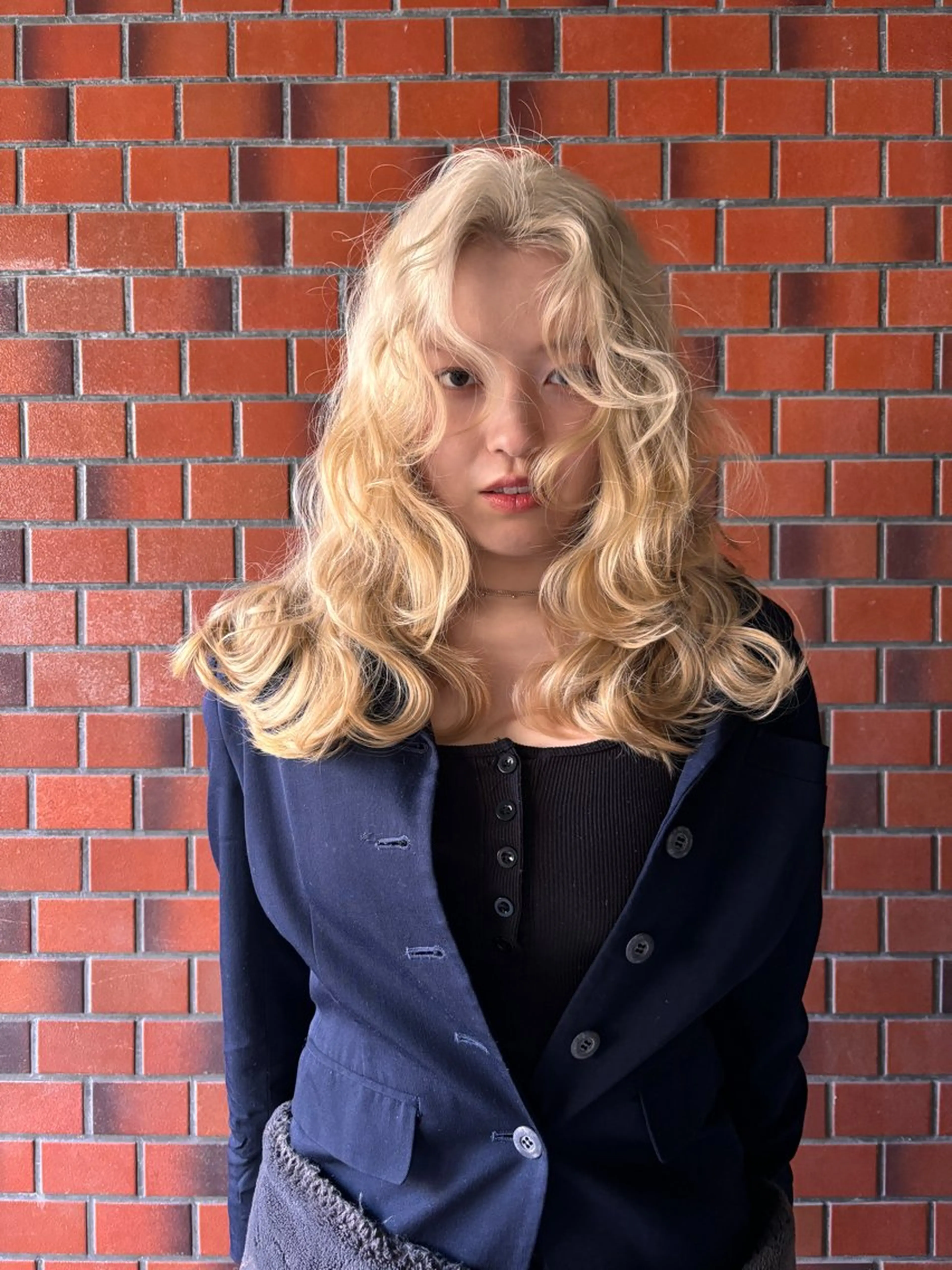 カラー ブリーチ ブロンド mirai/レイヤー ボブ/デザインのヘアスタイル