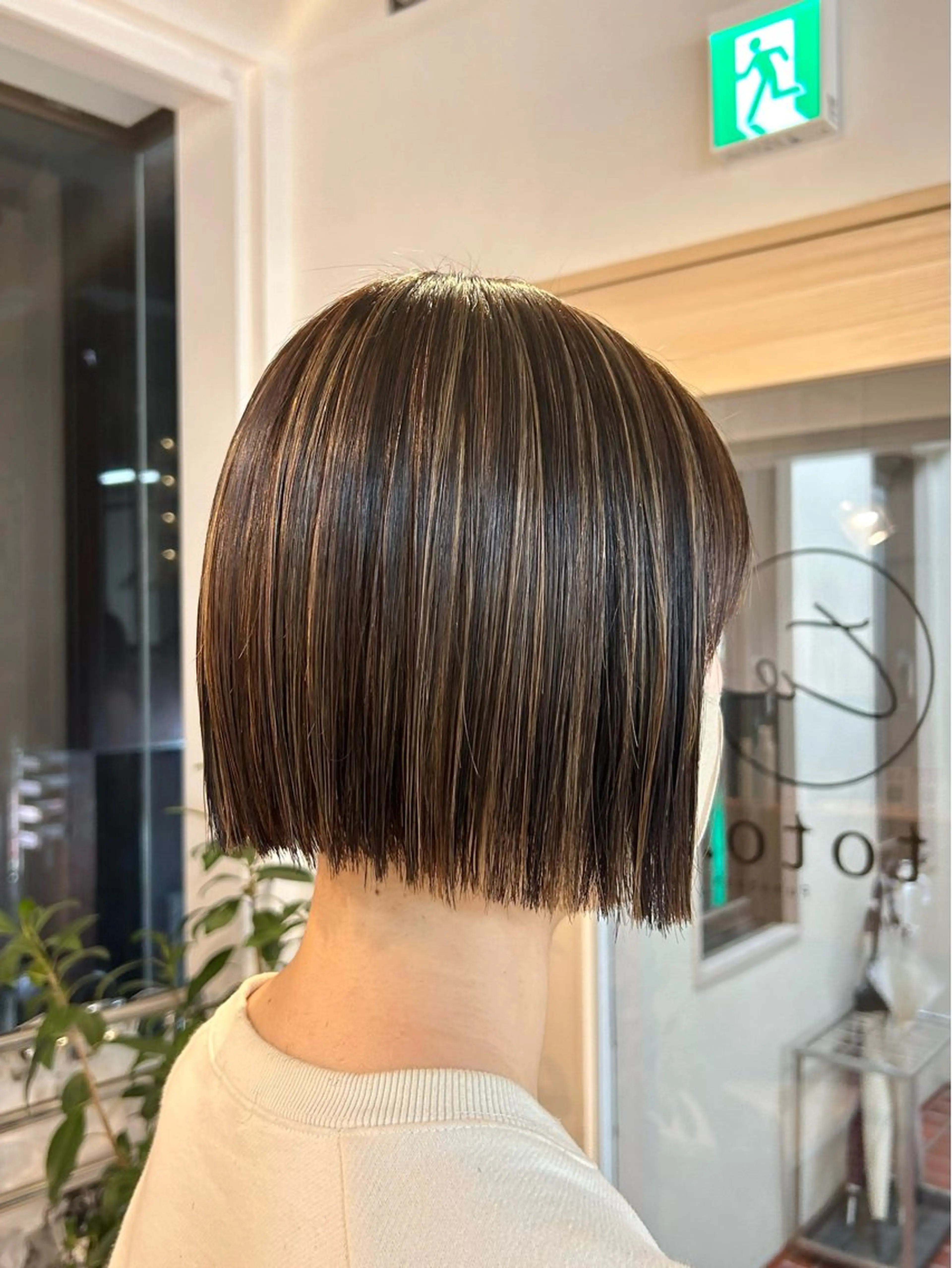 ミディアム カラー ベージュカラー ハイライトカラー ボブ ハイライト カット ヘアカラー トリートメント 艶カラー/レイヤー/ ハイトーン/まなみのヘアスタイル