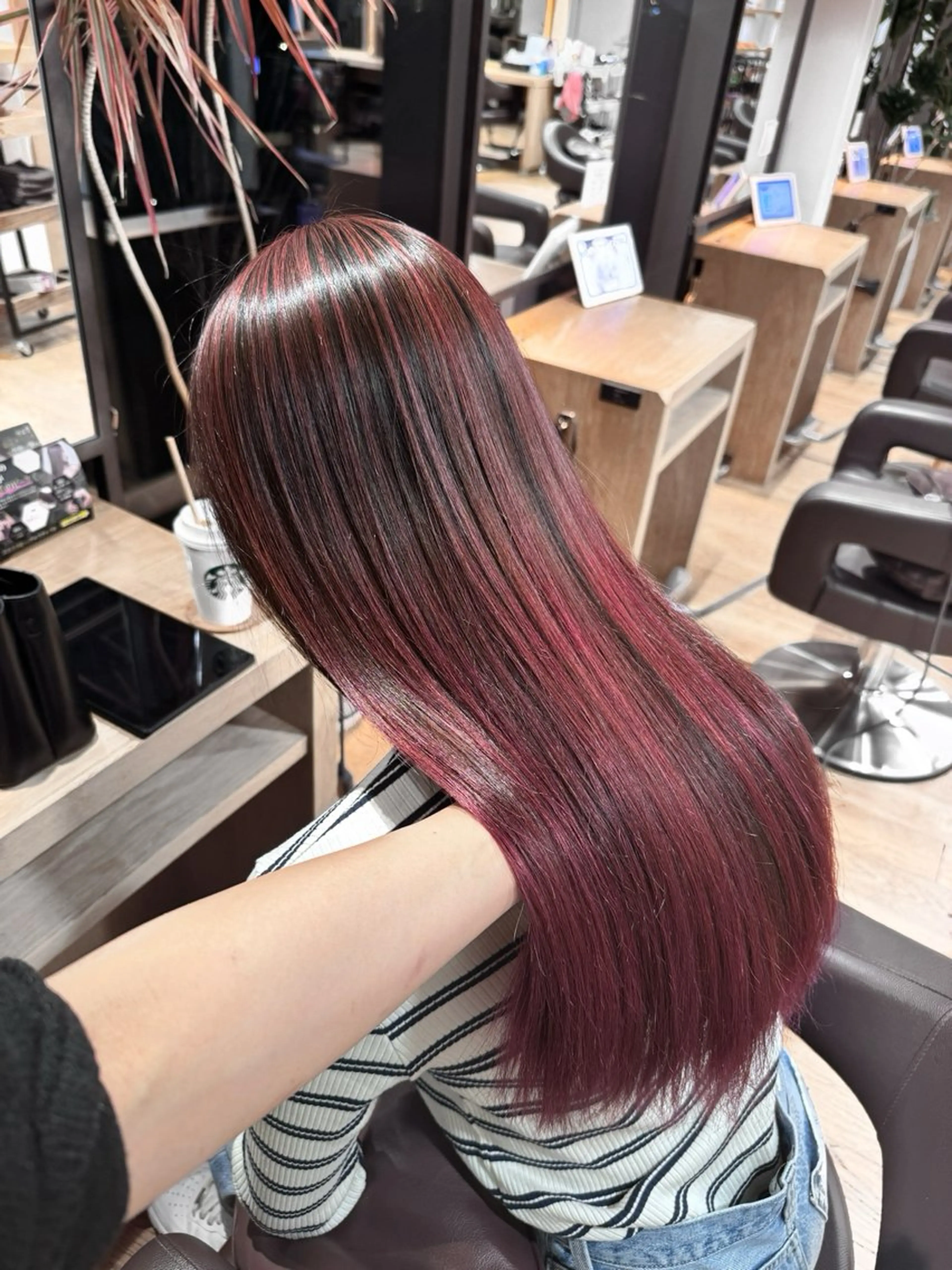 ロング レイヤーカット 韓国風カラー🤎 𝒄𝒉𝒊𝒌𝒂のヘアスタイル