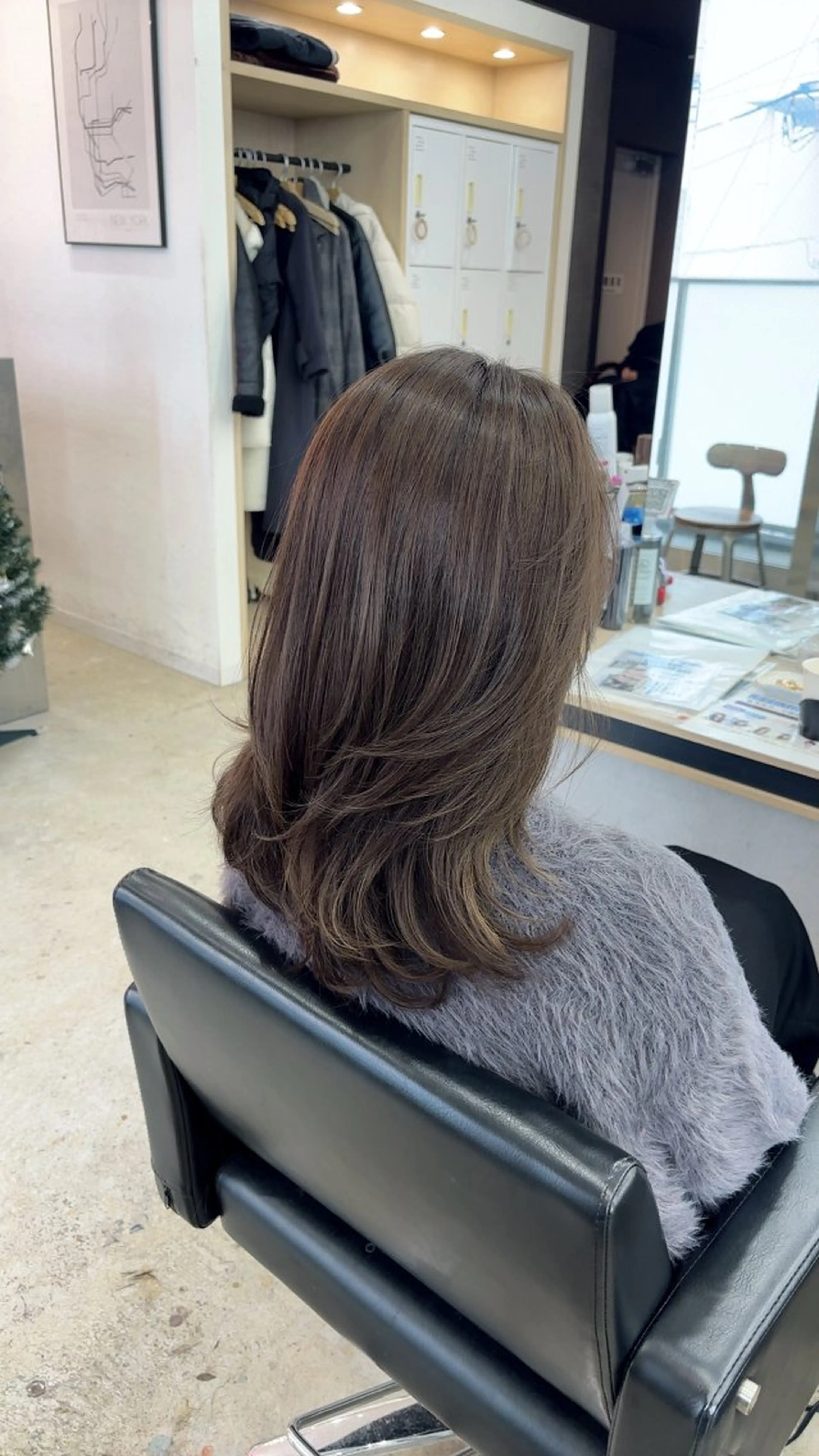 セミロング カラー ブラウンカラー レイヤーカット 🪽髪質改善矯正 🤍MIU🤍のヘアスタイル