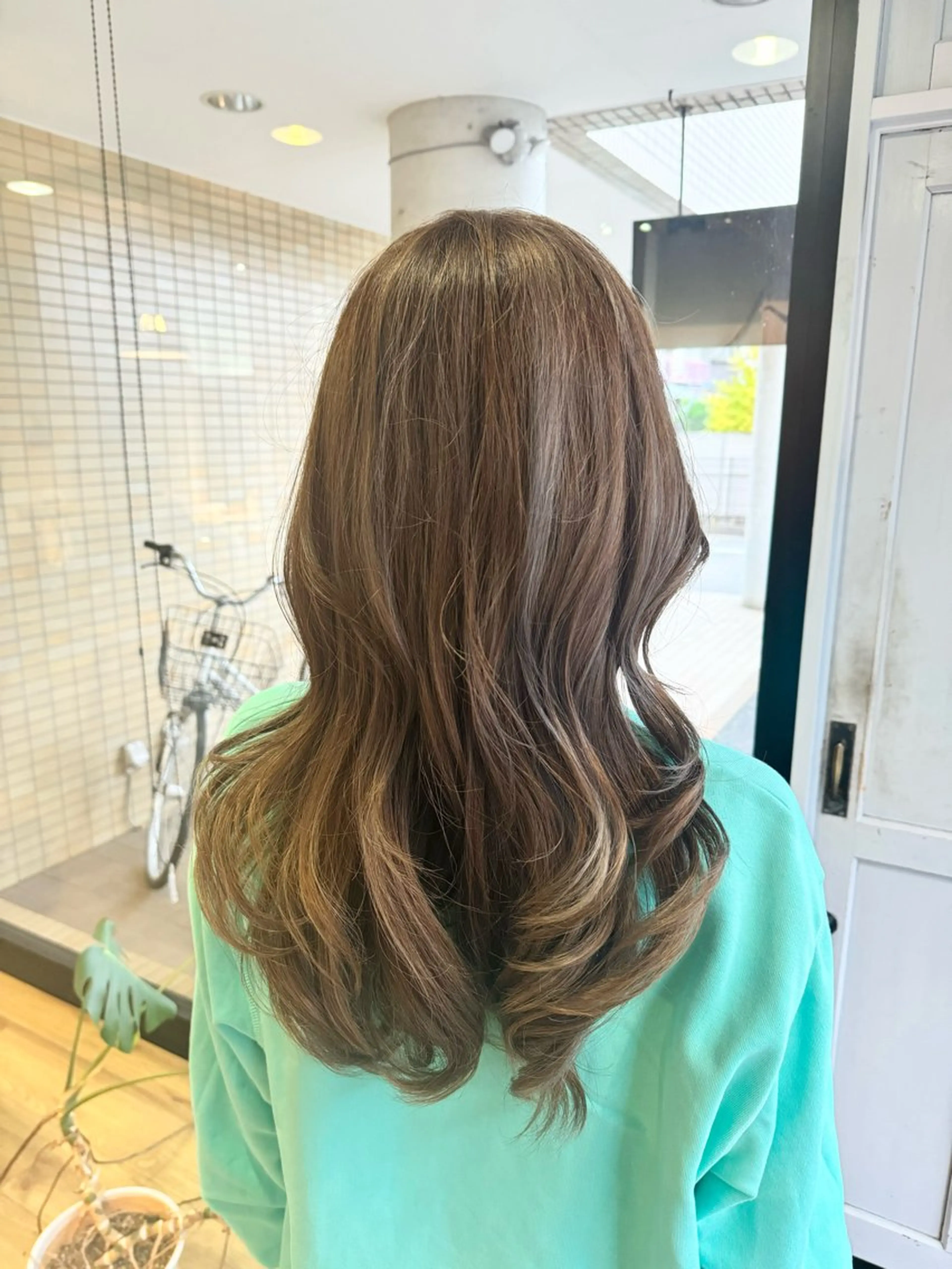 ロング カラー グレージュ ヘアカラー トリートメント ツキダテ ユイのヘアスタイル