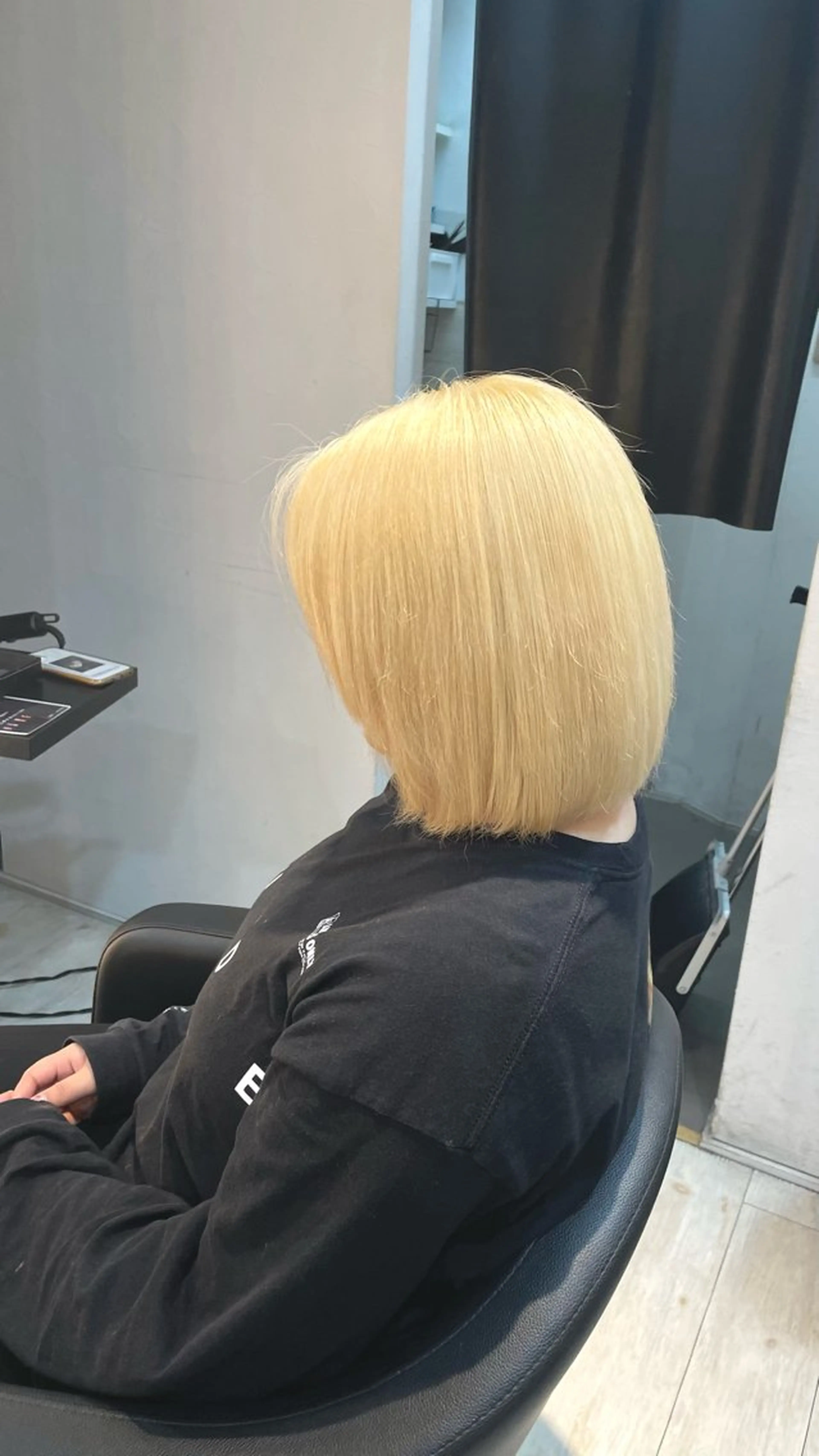 ミディアム カラー ブリーチ 抜きっぱなしブロンド ブロンド ヘアカラー トリートメント 有働由良／ハイトーン ／韓国メンズヘアのヘアスタイル