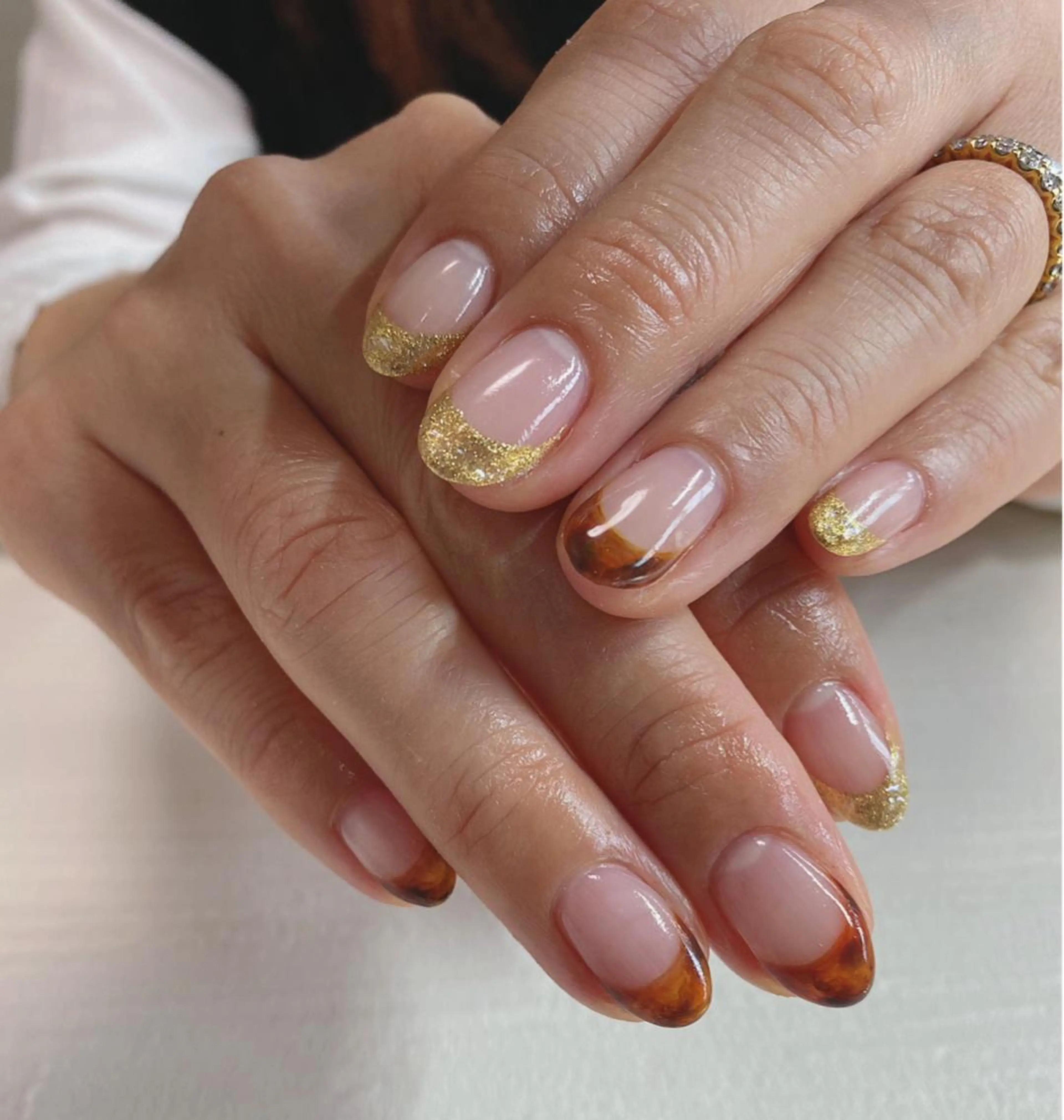 ネイル べっ甲ネイル フレンチネイル 𝑺 𝒏𝒂𝒊𝒍✳︎のネイルデザイン