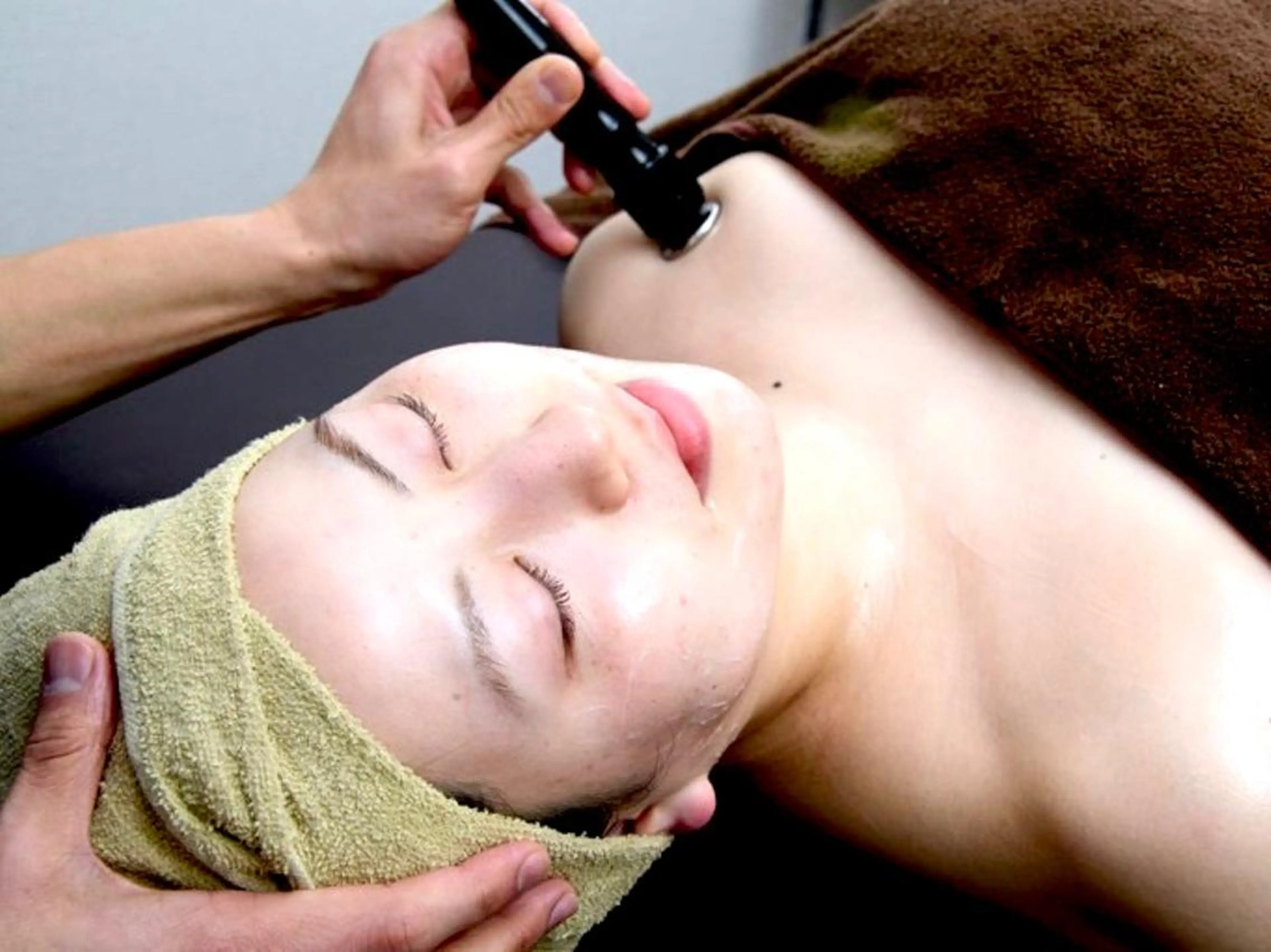 小顔ハーブピーリング 美容鍼/毛穴洗浄のエステ・リラクイメージ