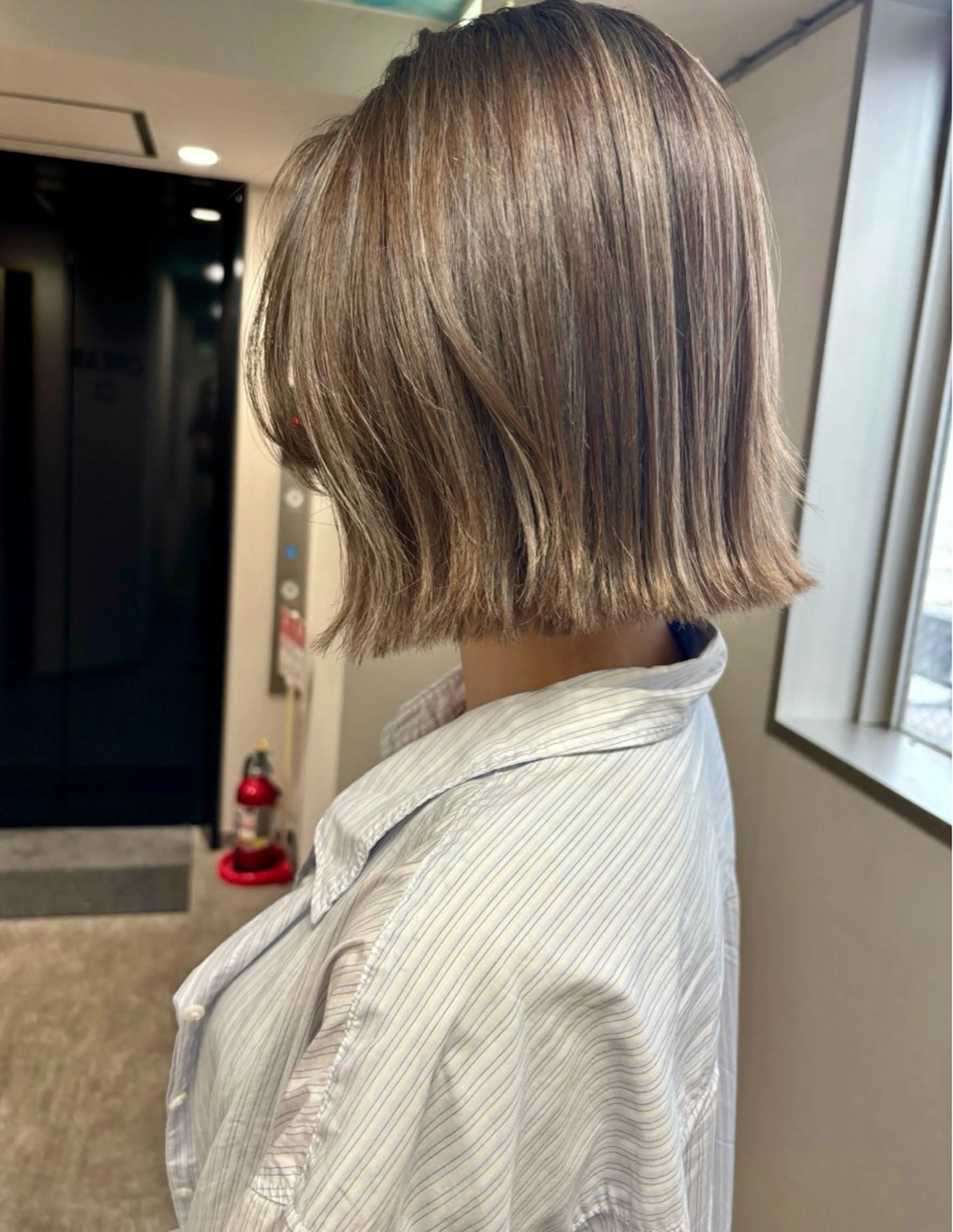 ショート カラー アッシュ ベージュカラー ハイライトカラー ボブ くびれヘア カット ヘアカラー トリートメント PARK by CREAM所属・松井那津子 /ハイライトブリーチのヘアスタイル