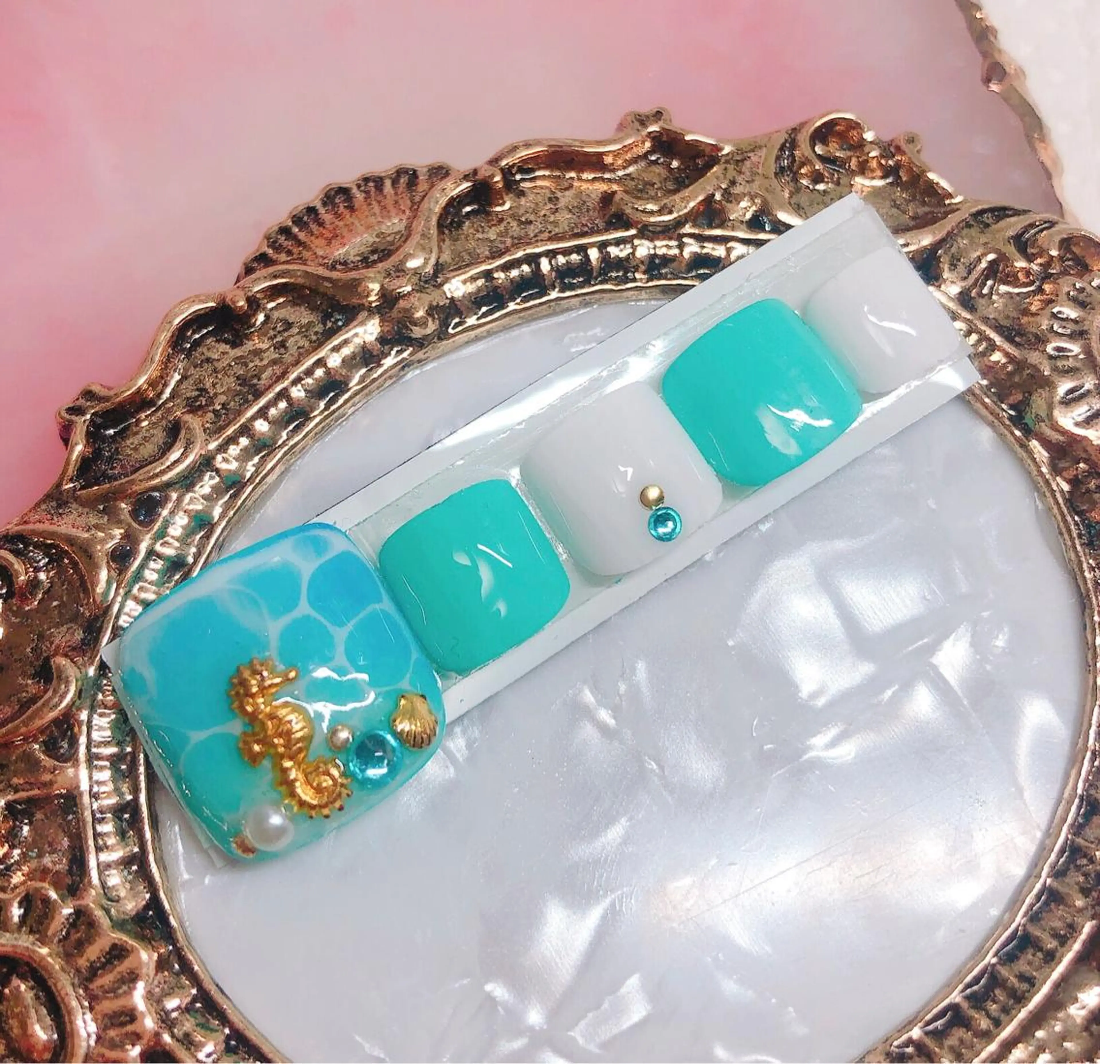 ネイル フットネイル フットネイル CROWN プライベートサロンのネイルデザイン