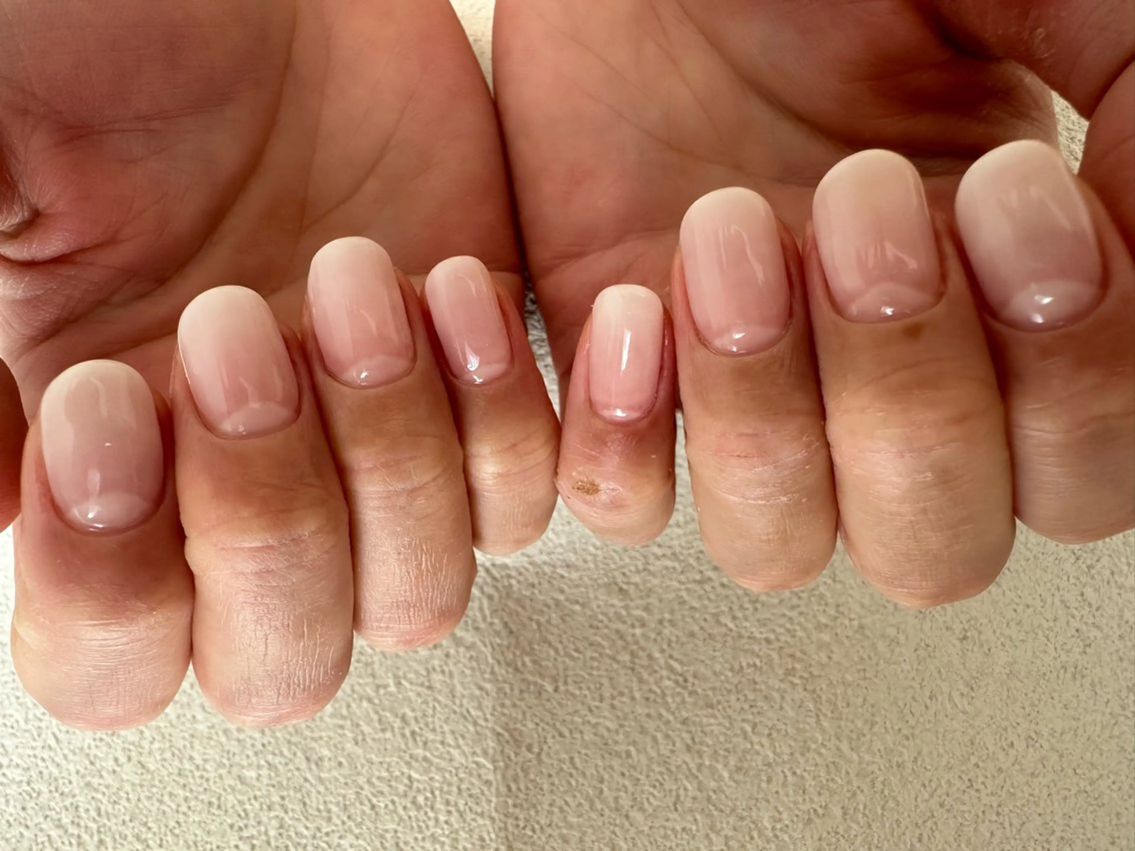 ネイル KITS ニュアンスネイルのネイルデザイン