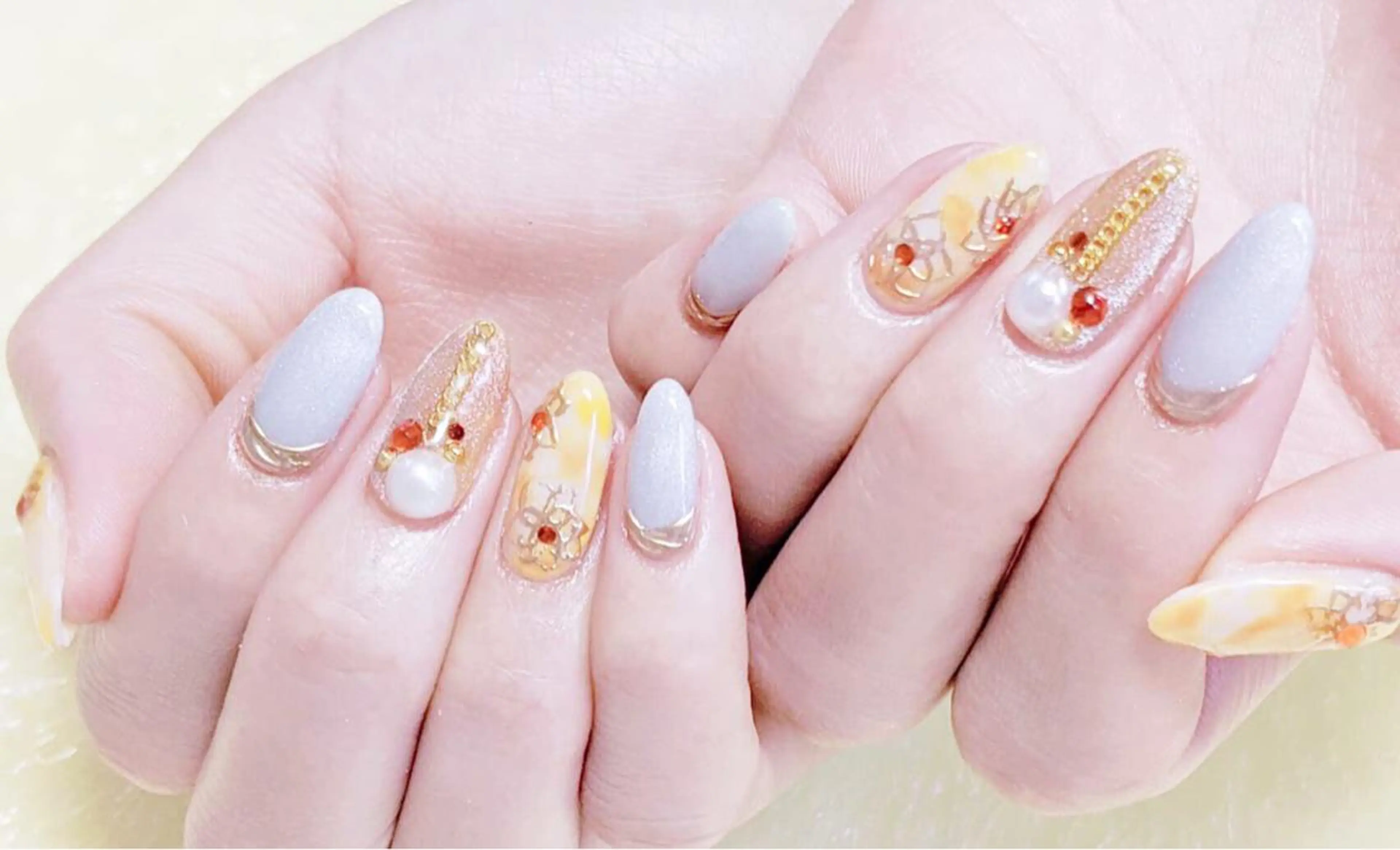 ネイル ハンドネイル MoonNail ユリ🌸のネイルデザイン