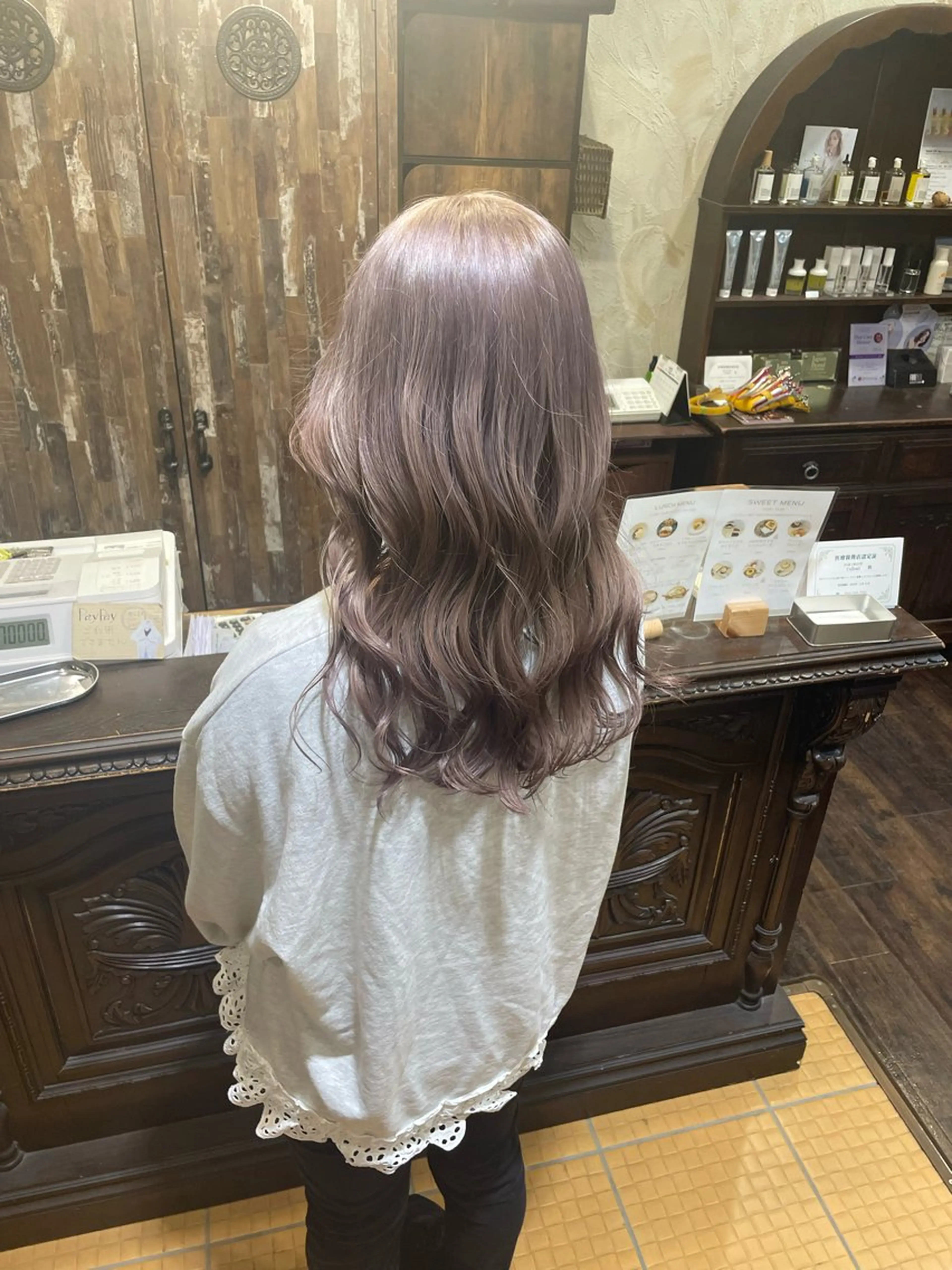ロング カラー ヘアアレンジ ブリーチ グレージュ ミルクティーグレージュ 小野寺祐希人 Calbariのヘアスタイル